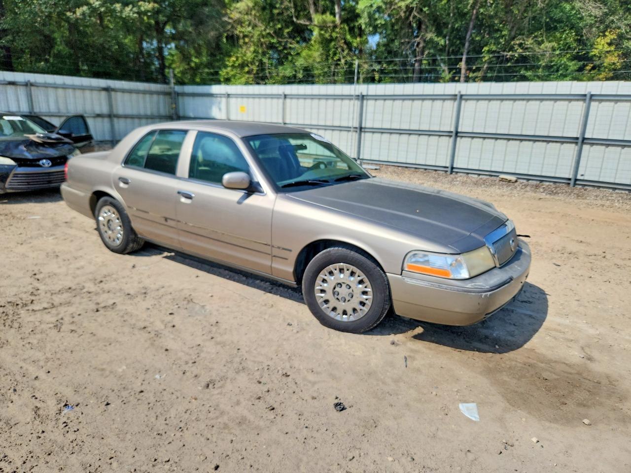 2004 Mercury Grand Marquis Gs Tan vin: 2MEFM74W14X635272