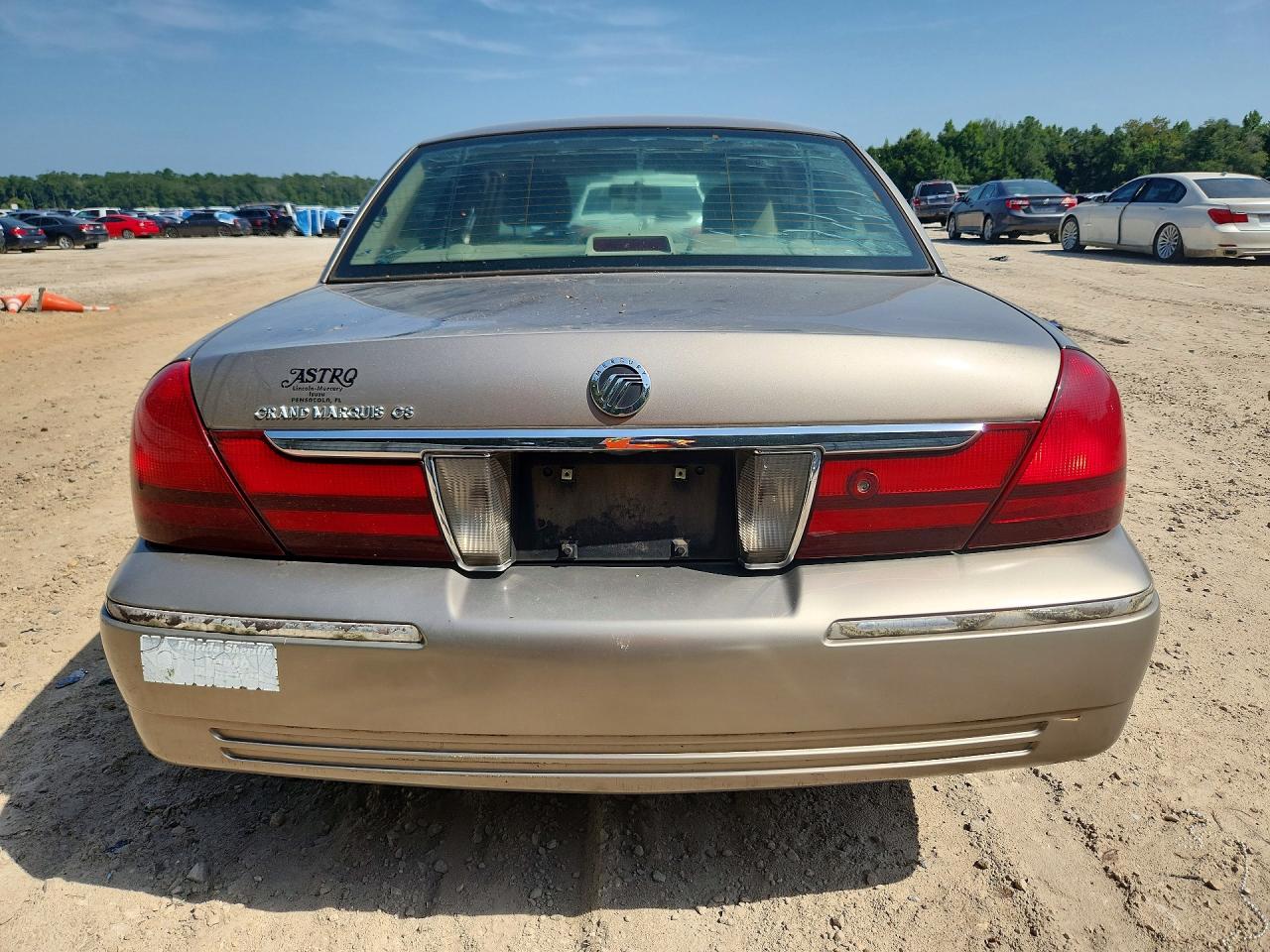 2004 Mercury Grand Marquis Gs Tan vin: 2MEFM74W14X635272