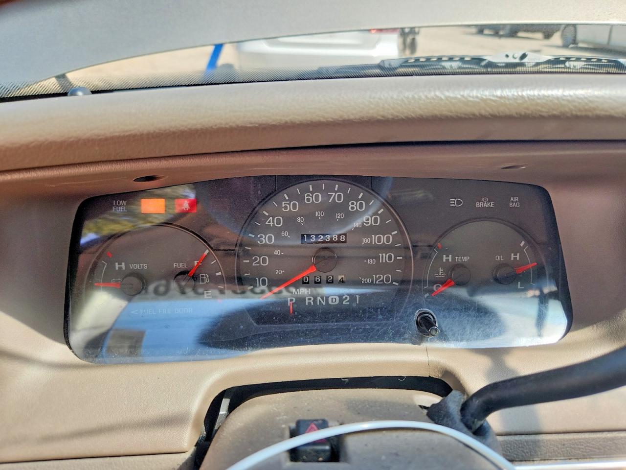 2004 Mercury Grand Marquis Gs Tan vin: 2MEFM74W14X635272