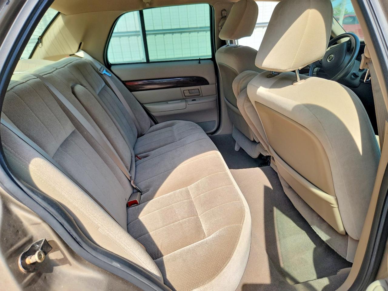 2004 Mercury Grand Marquis Gs Tan vin: 2MEFM74W14X635272