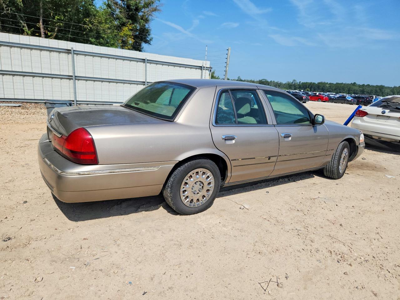 2004 Mercury Grand Marquis Gs Tan vin: 2MEFM74W14X635272