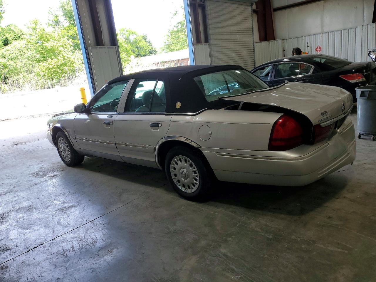 2004 Mercury Grand Marquis Gs Silver vin: 2MEFM74W14X645333