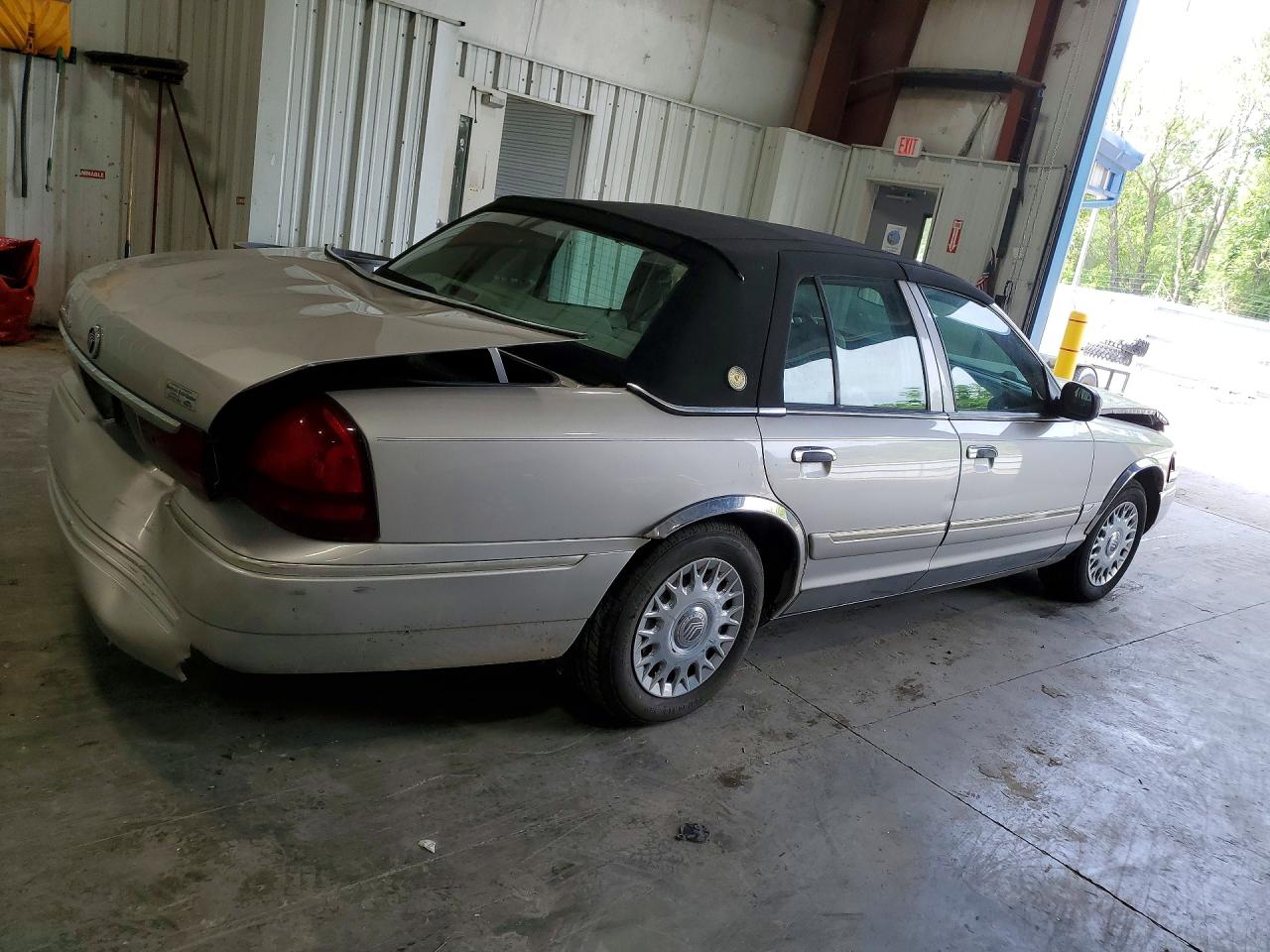 2004 Mercury Grand Marquis Gs Silver vin: 2MEFM74W14X645333