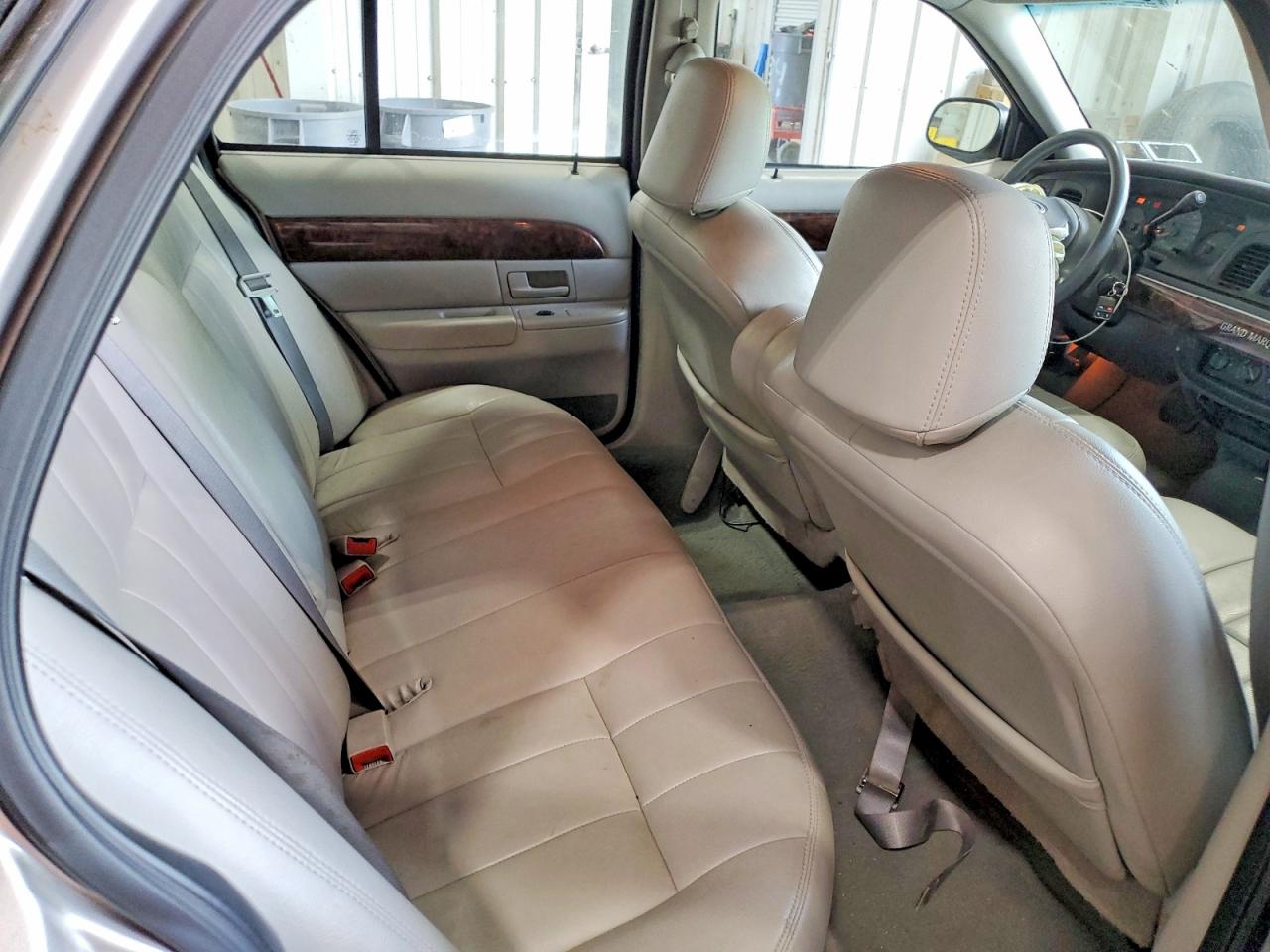 2004 Mercury Grand Marquis Gs Silver vin: 2MEFM74W14X645333
