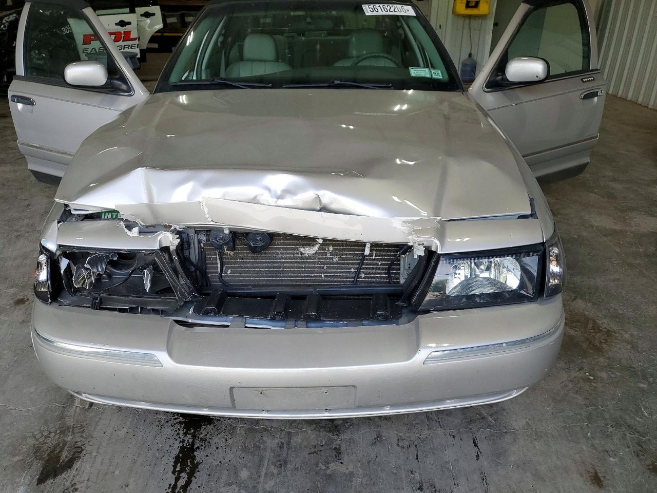 2004 Mercury Grand Marquis Gs Silver vin: 2MEFM74W14X645333