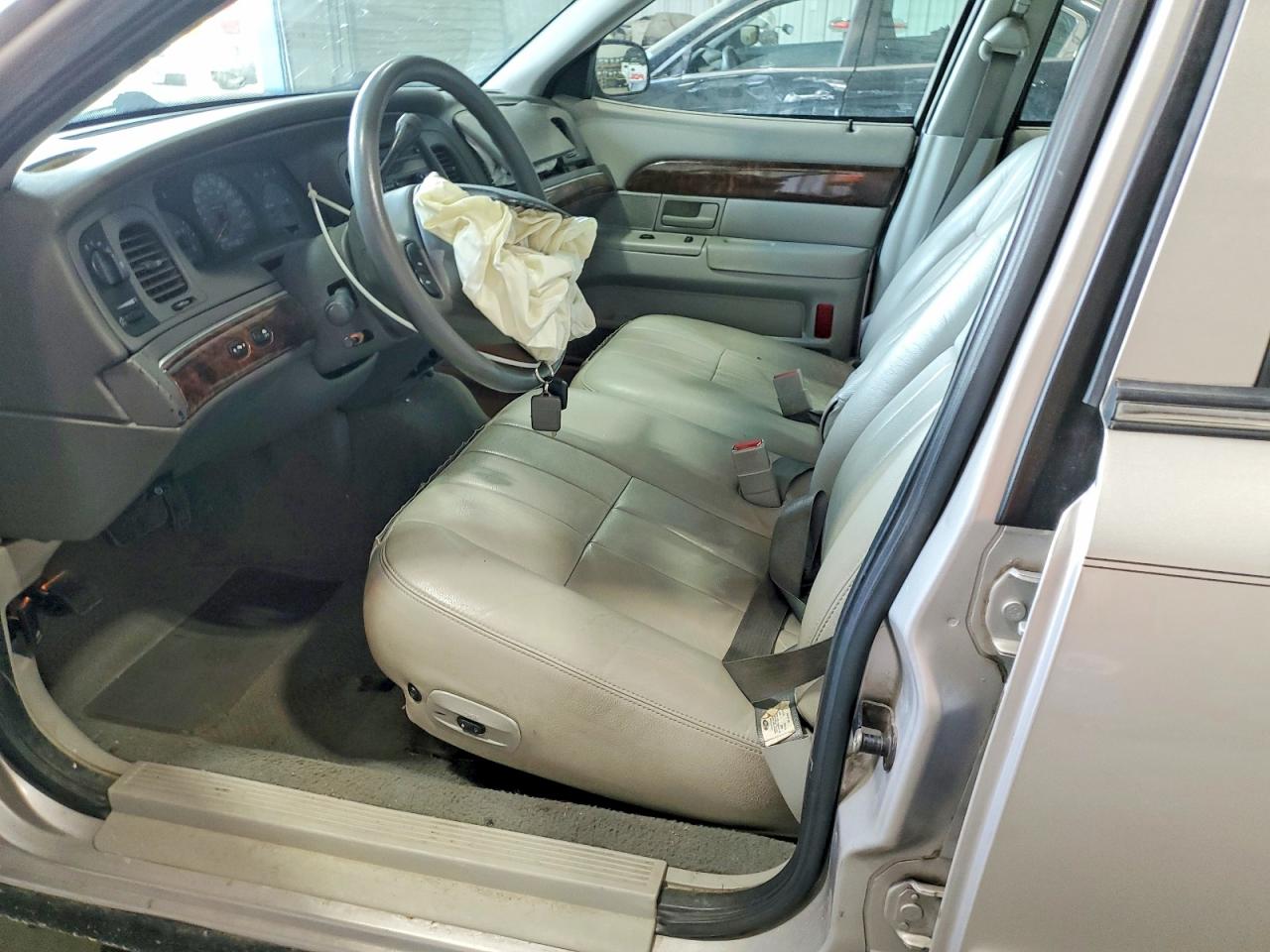 2004 Mercury Grand Marquis Gs Silver vin: 2MEFM74W14X645333