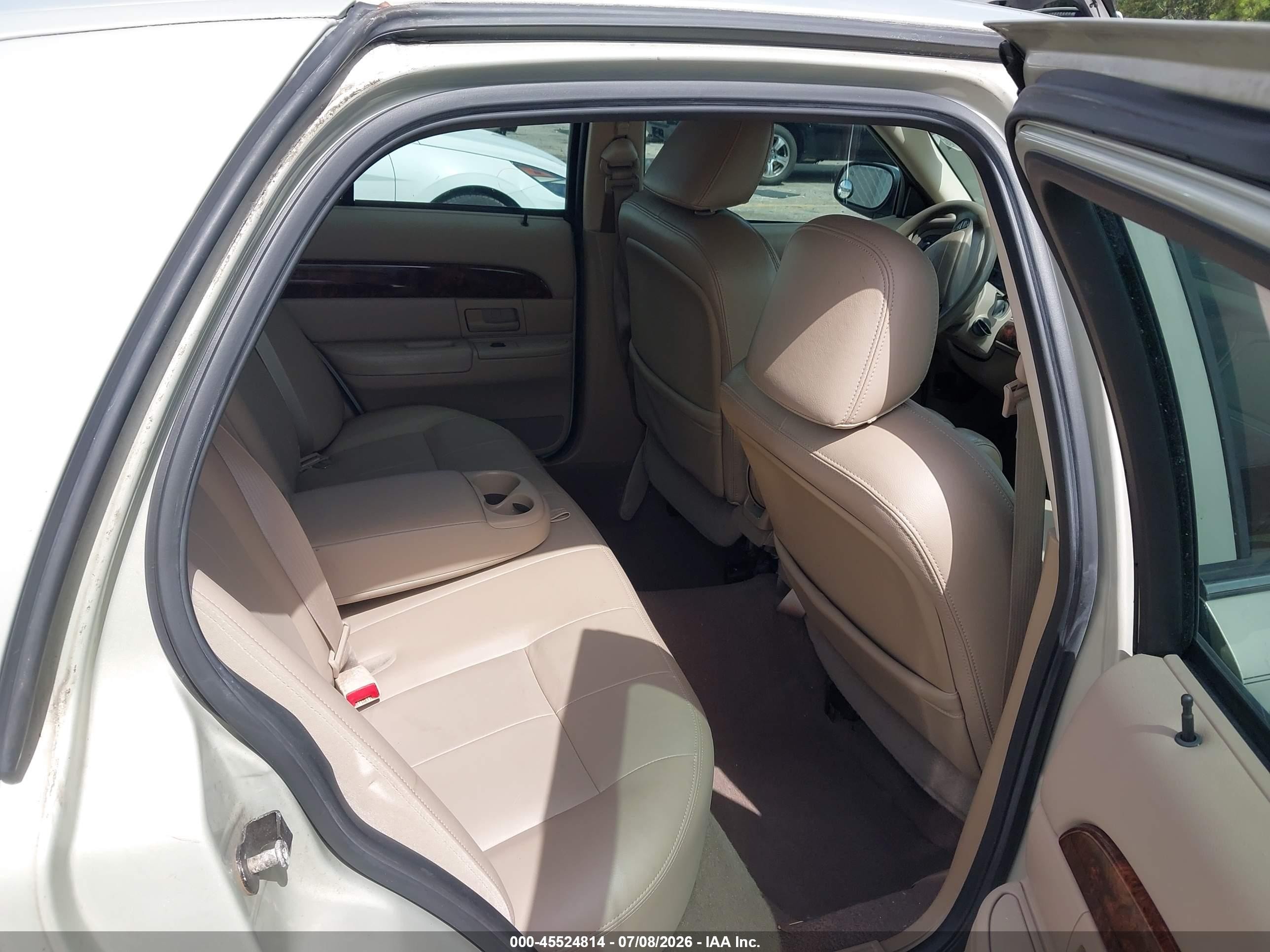 2004 Mercury Grand Marquis Gs Beige vin: 2MEFM74W14X672757