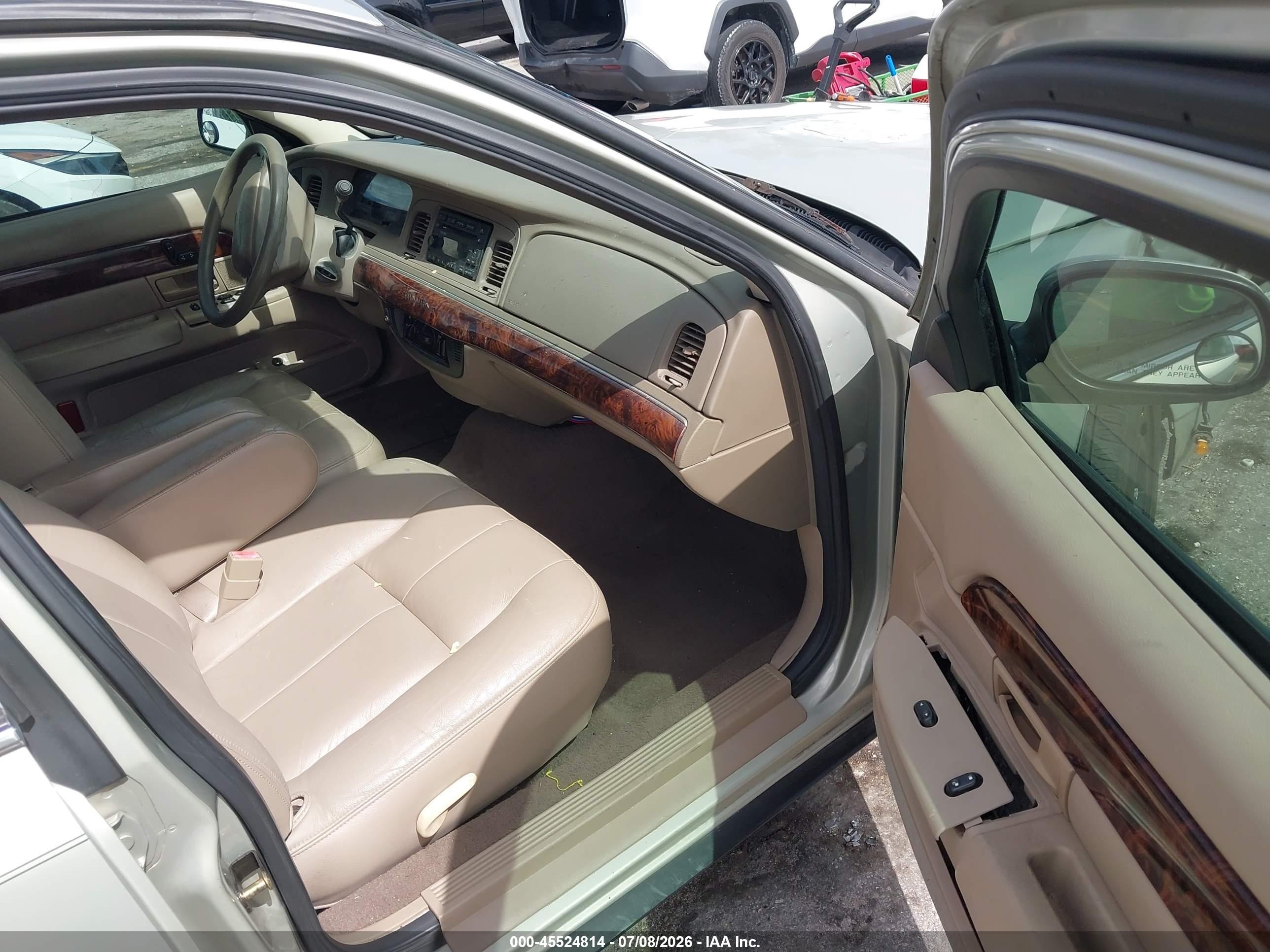 2004 Mercury Grand Marquis Gs Beige vin: 2MEFM74W14X672757