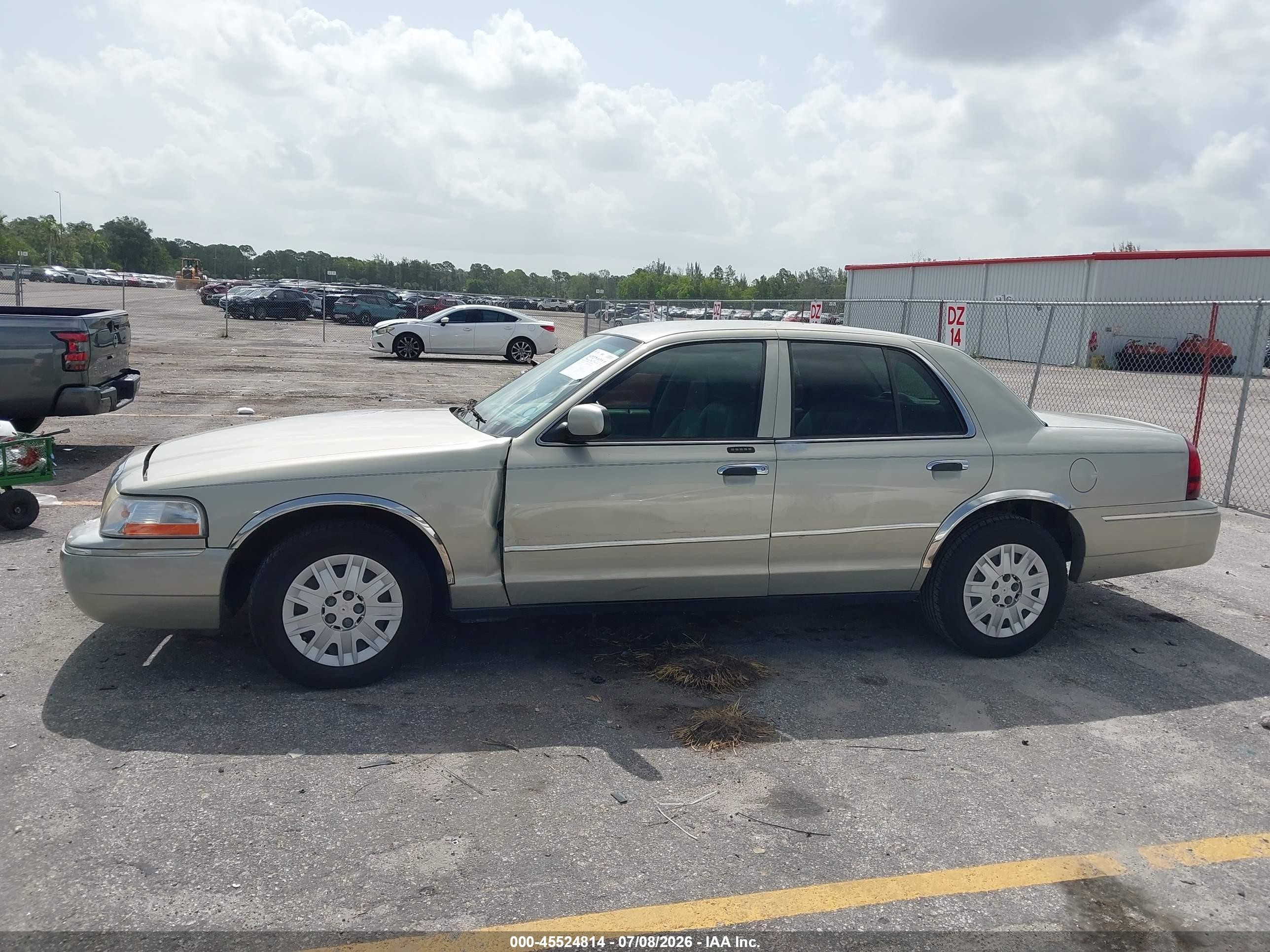 2004 Mercury Grand Marquis Gs Beige vin: 2MEFM74W14X672757