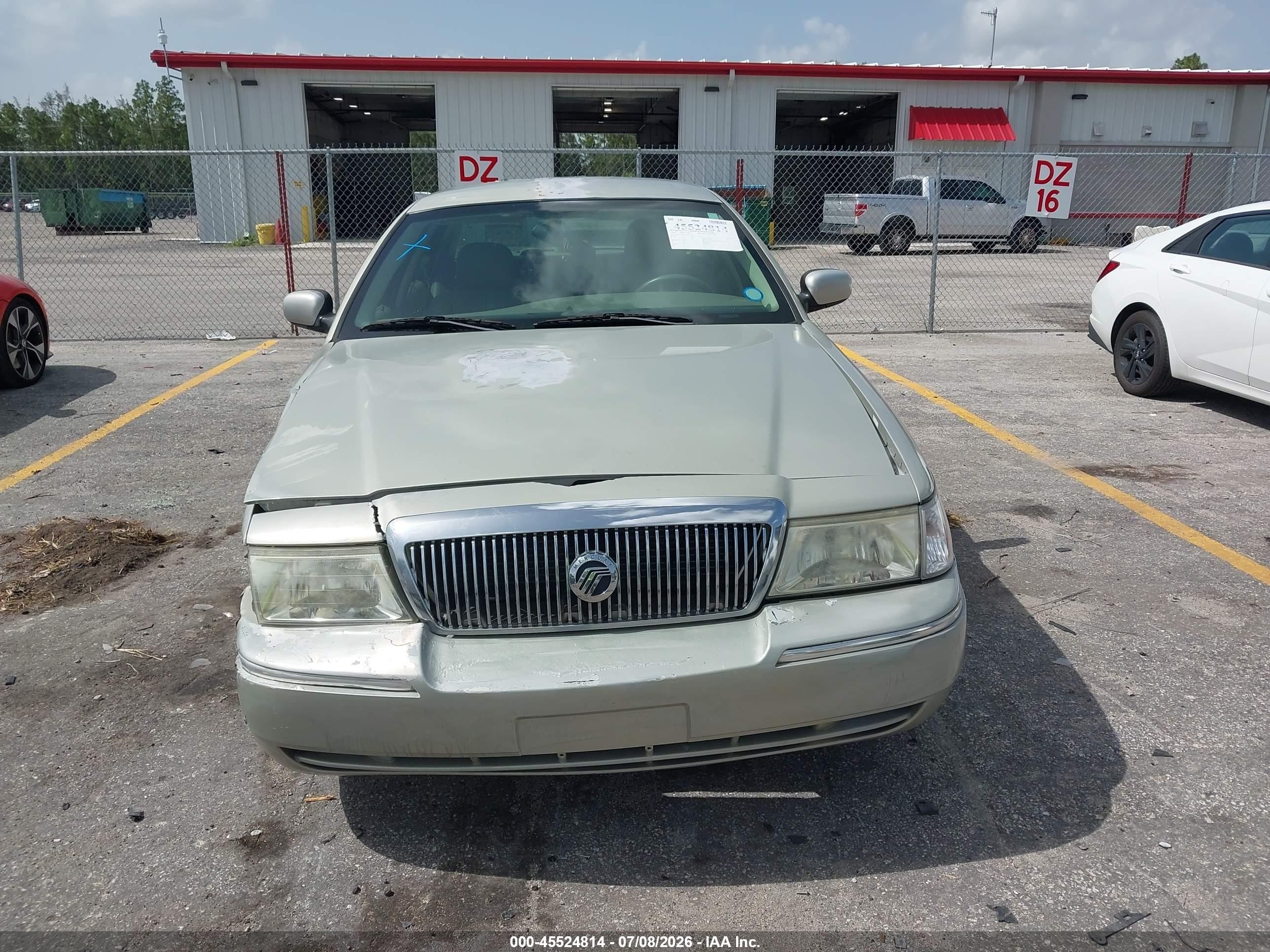 2004 Mercury Grand Marquis Gs Beige vin: 2MEFM74W14X672757