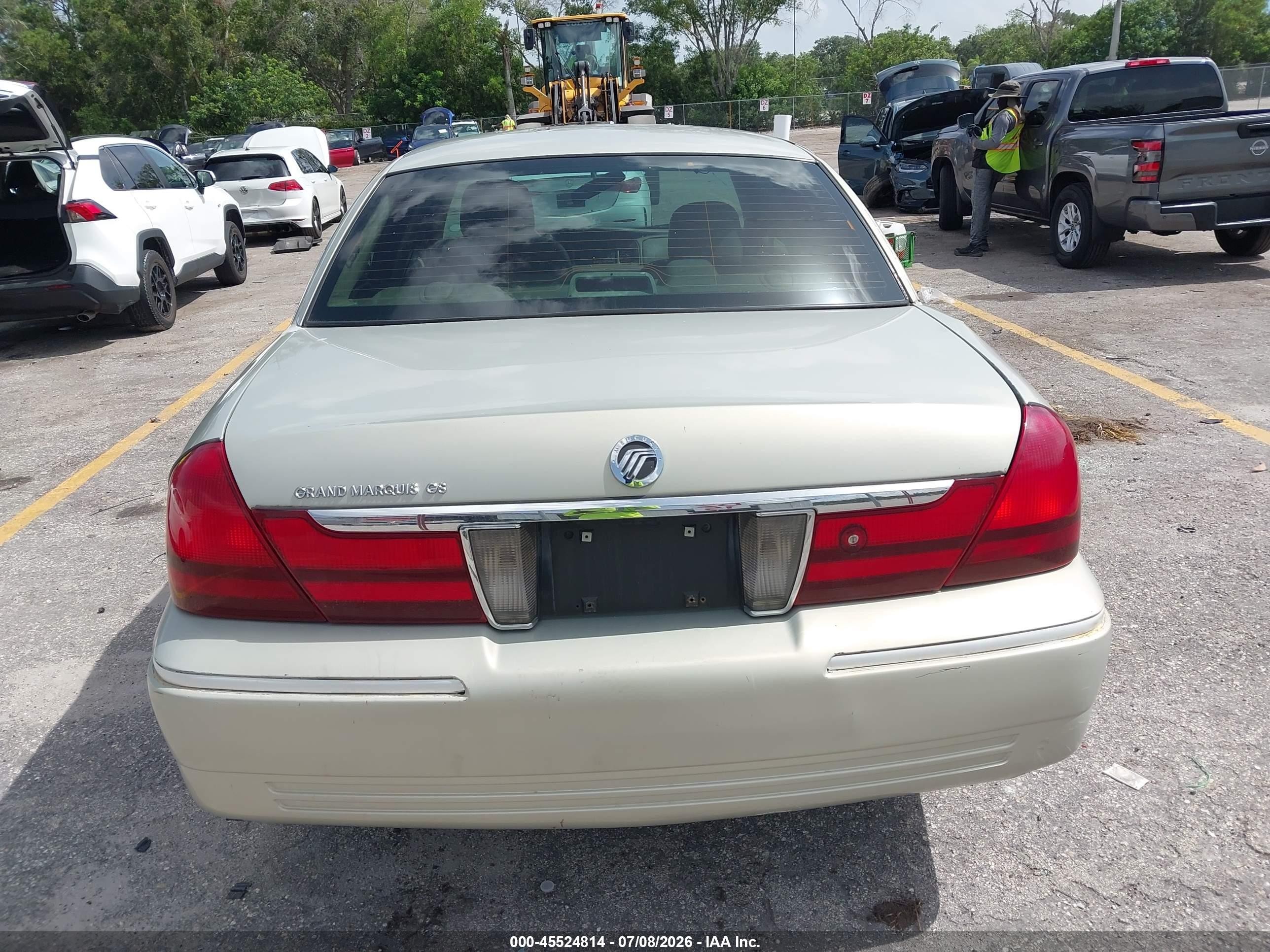 2004 Mercury Grand Marquis Gs Beige vin: 2MEFM74W14X672757