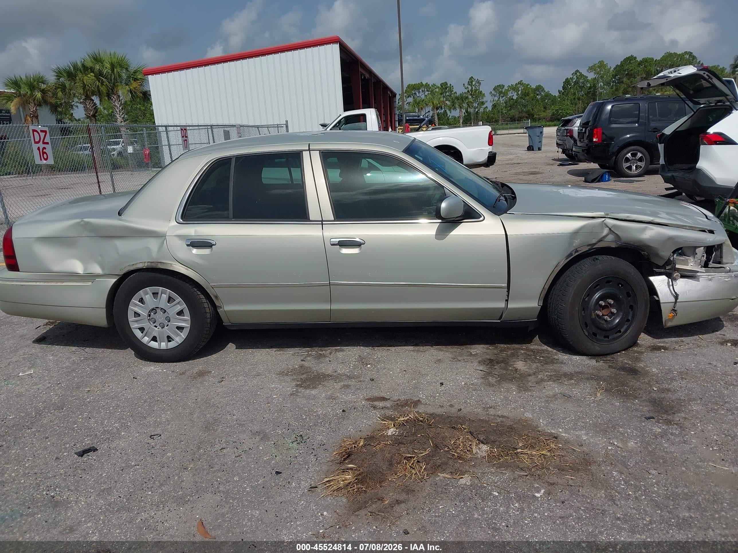 2004 Mercury Grand Marquis Gs Beige vin: 2MEFM74W14X672757