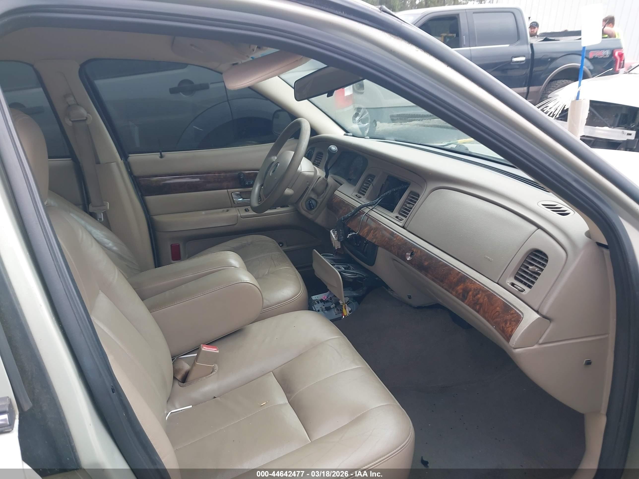 2005 Mercury Grand Marquis Gs Silver vin: 2MEFM74W15X619431