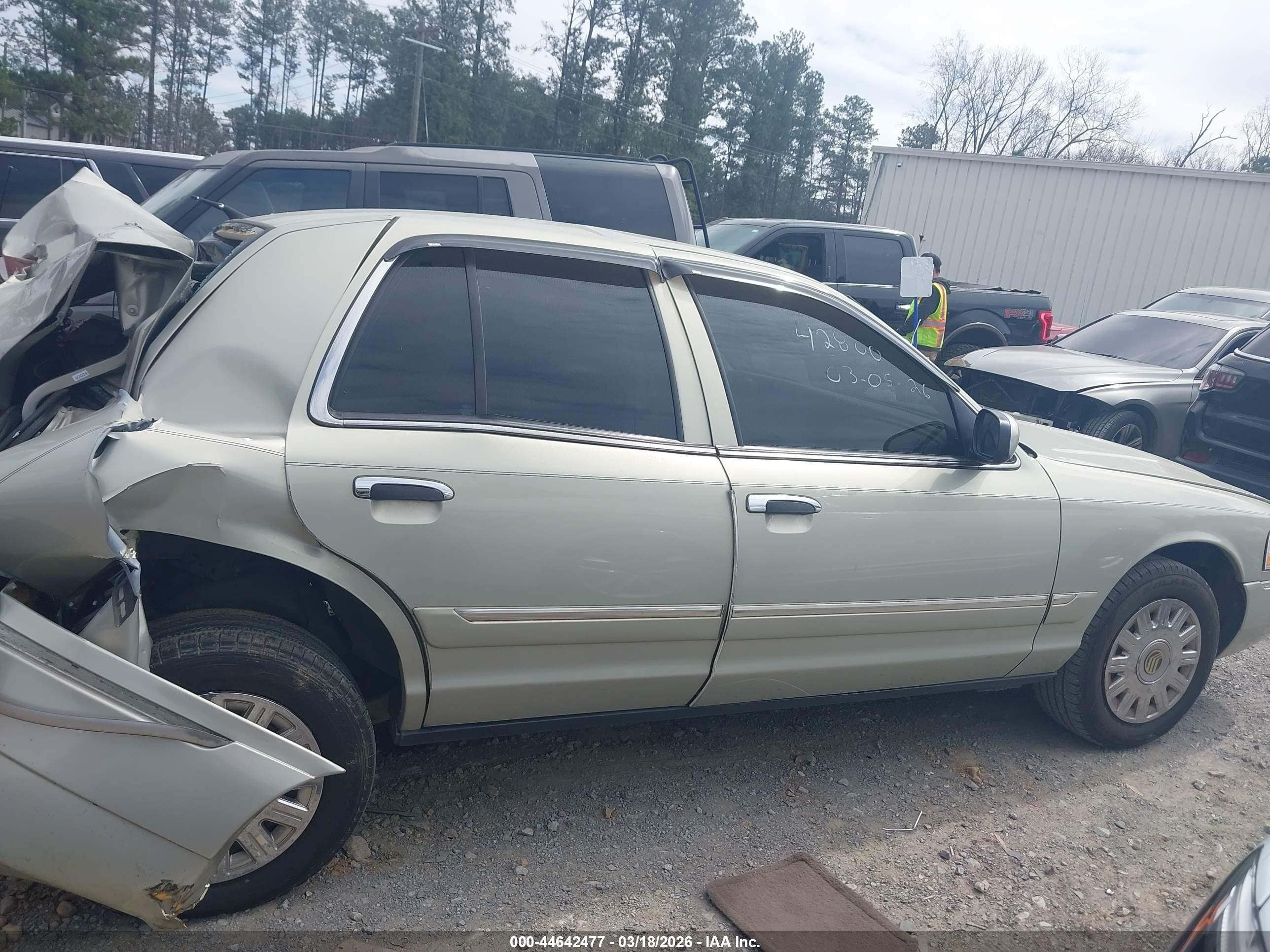 2005 Mercury Grand Marquis Gs Silver vin: 2MEFM74W15X619431