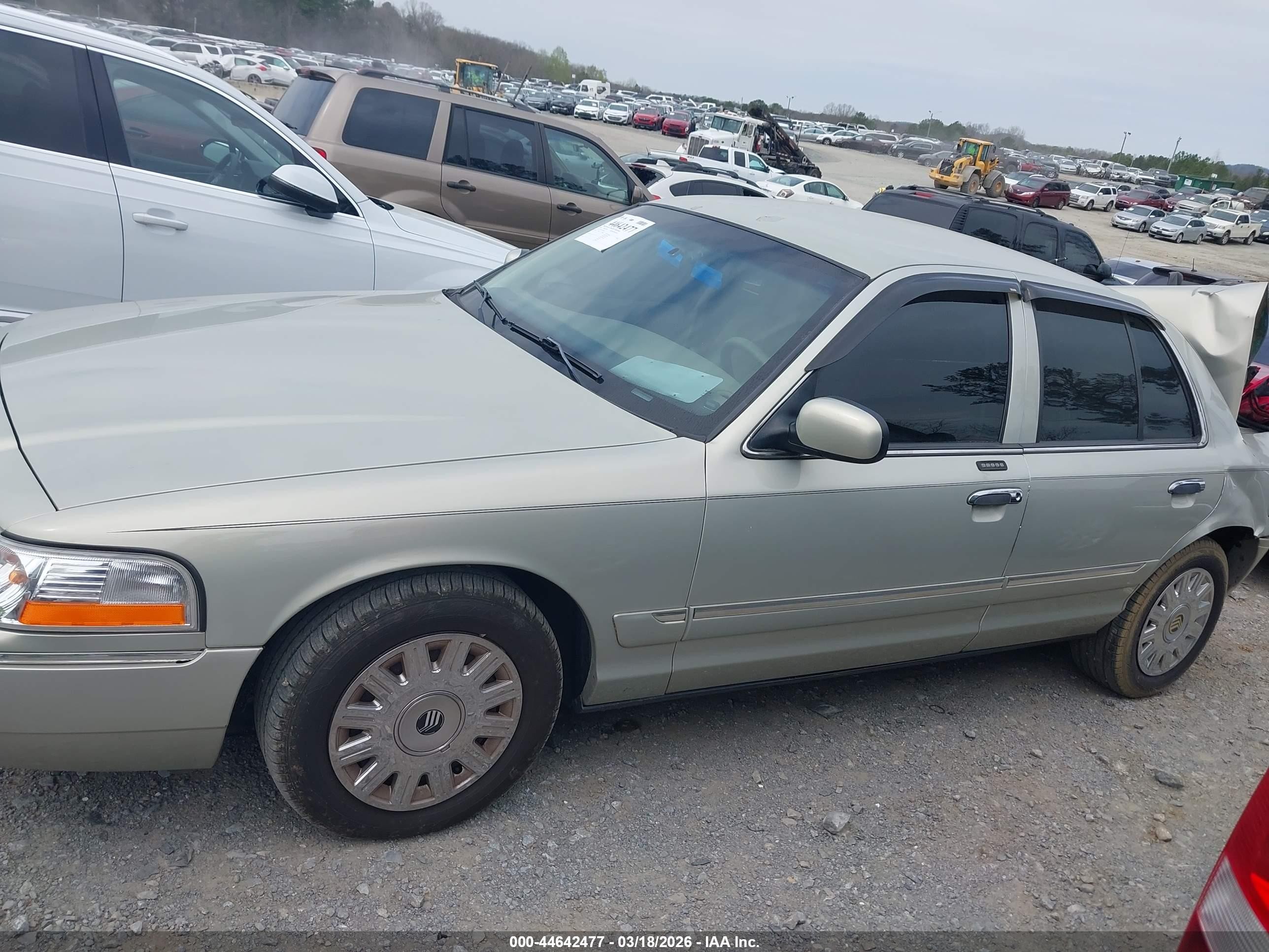 2005 Mercury Grand Marquis Gs Silver vin: 2MEFM74W15X619431