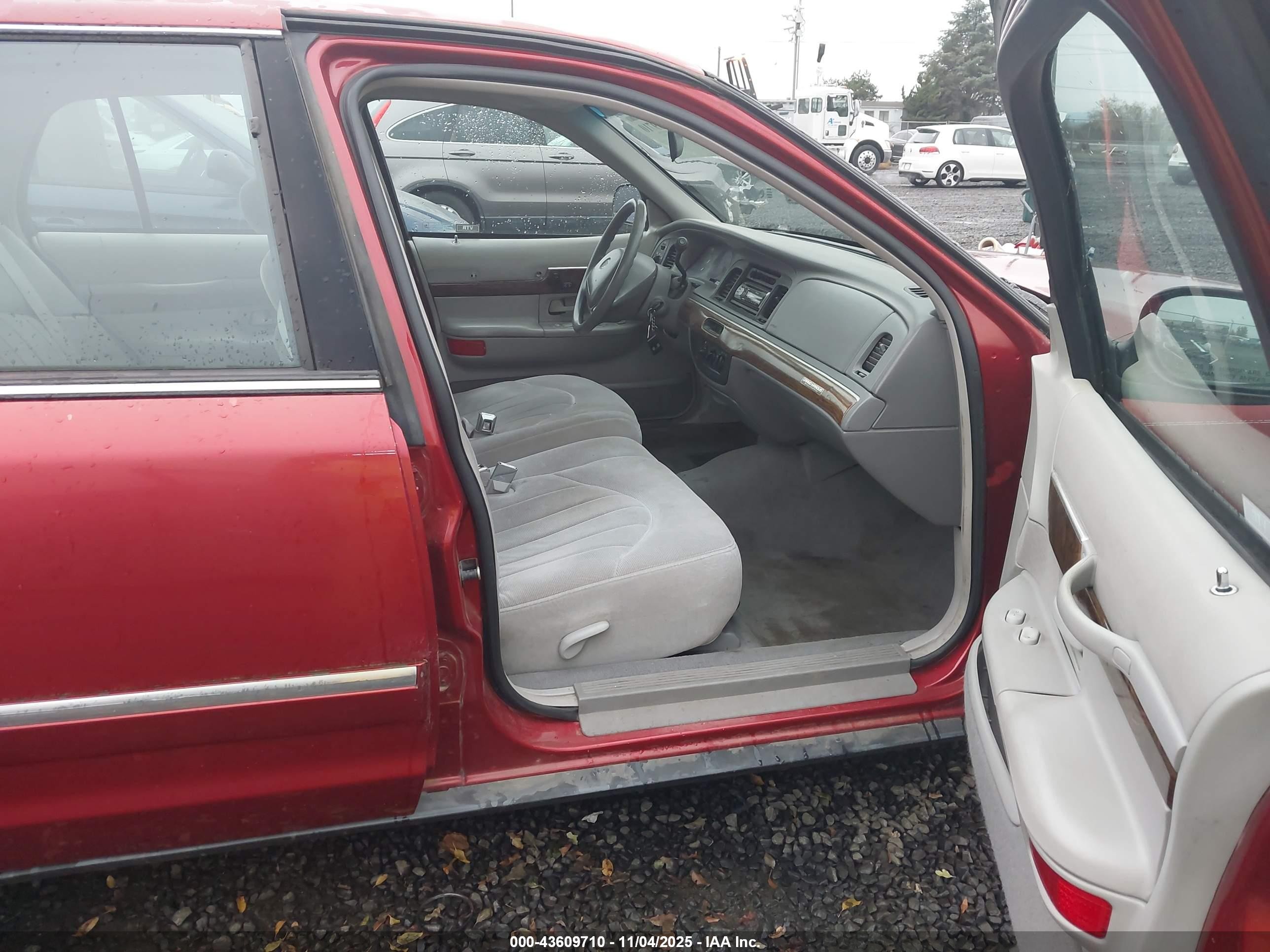 1998 Mercury Grand Marquis   Red vin: 2MEFM74W1WX612030