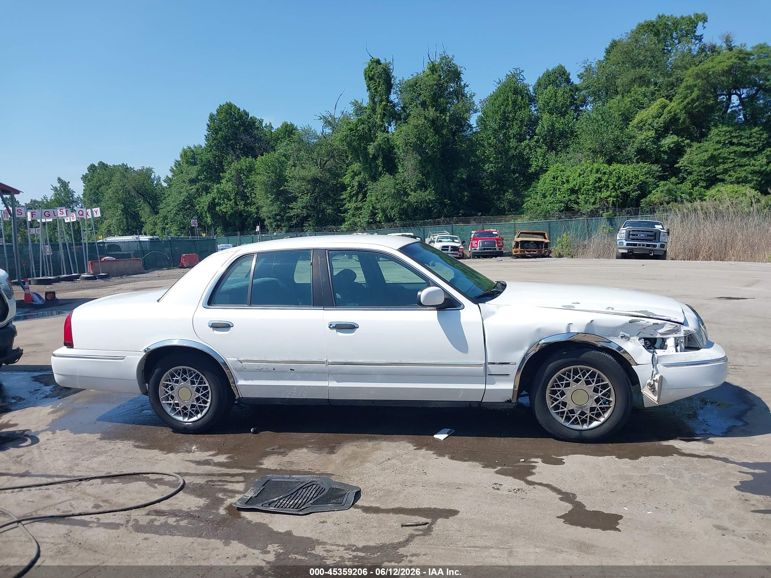 1998 Mercury Grand Marquis   Белый vin: 2MEFM74W1WX685009