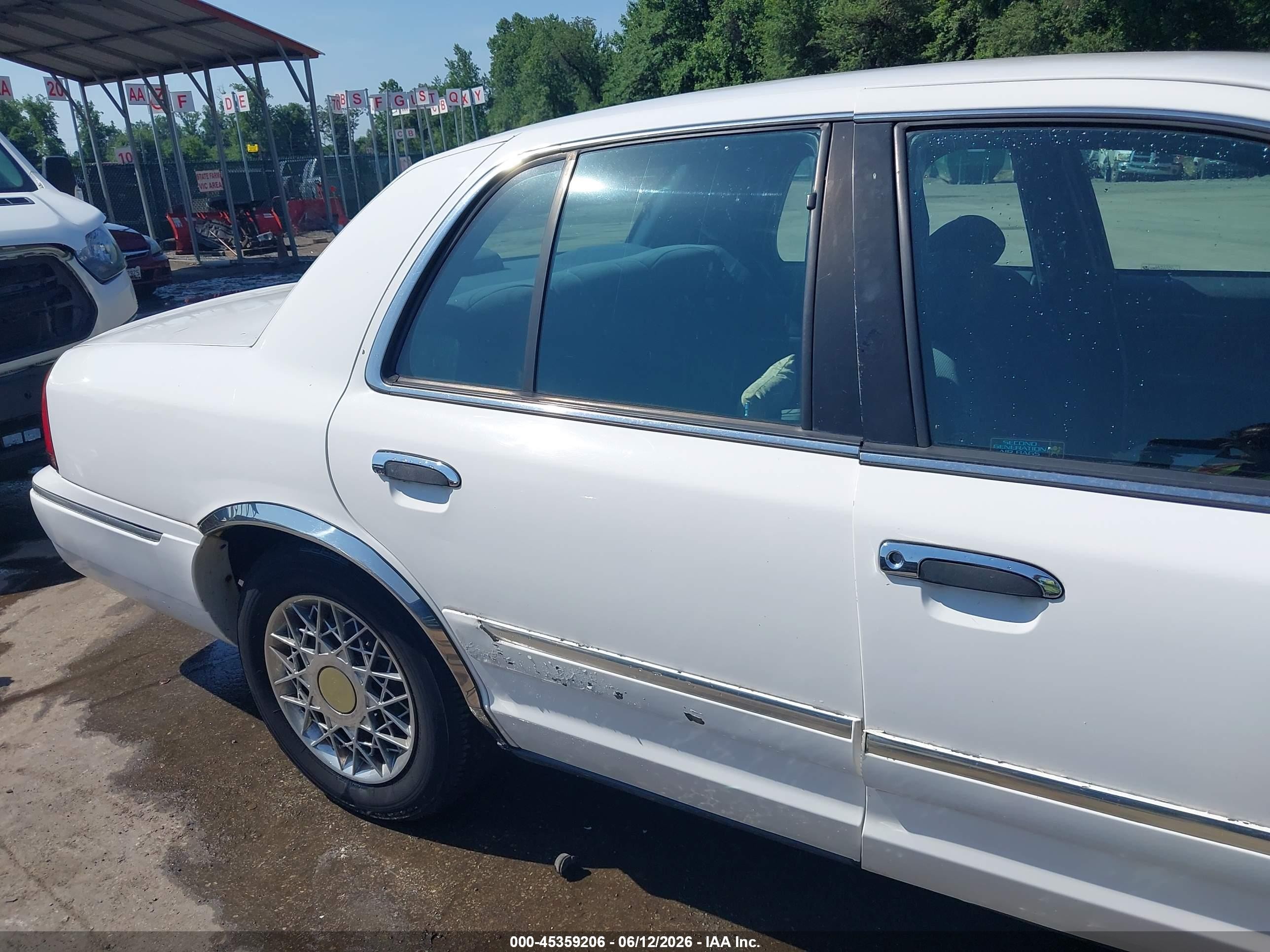 1998 Mercury Grand Marquis   Белый vin: 2MEFM74W1WX685009