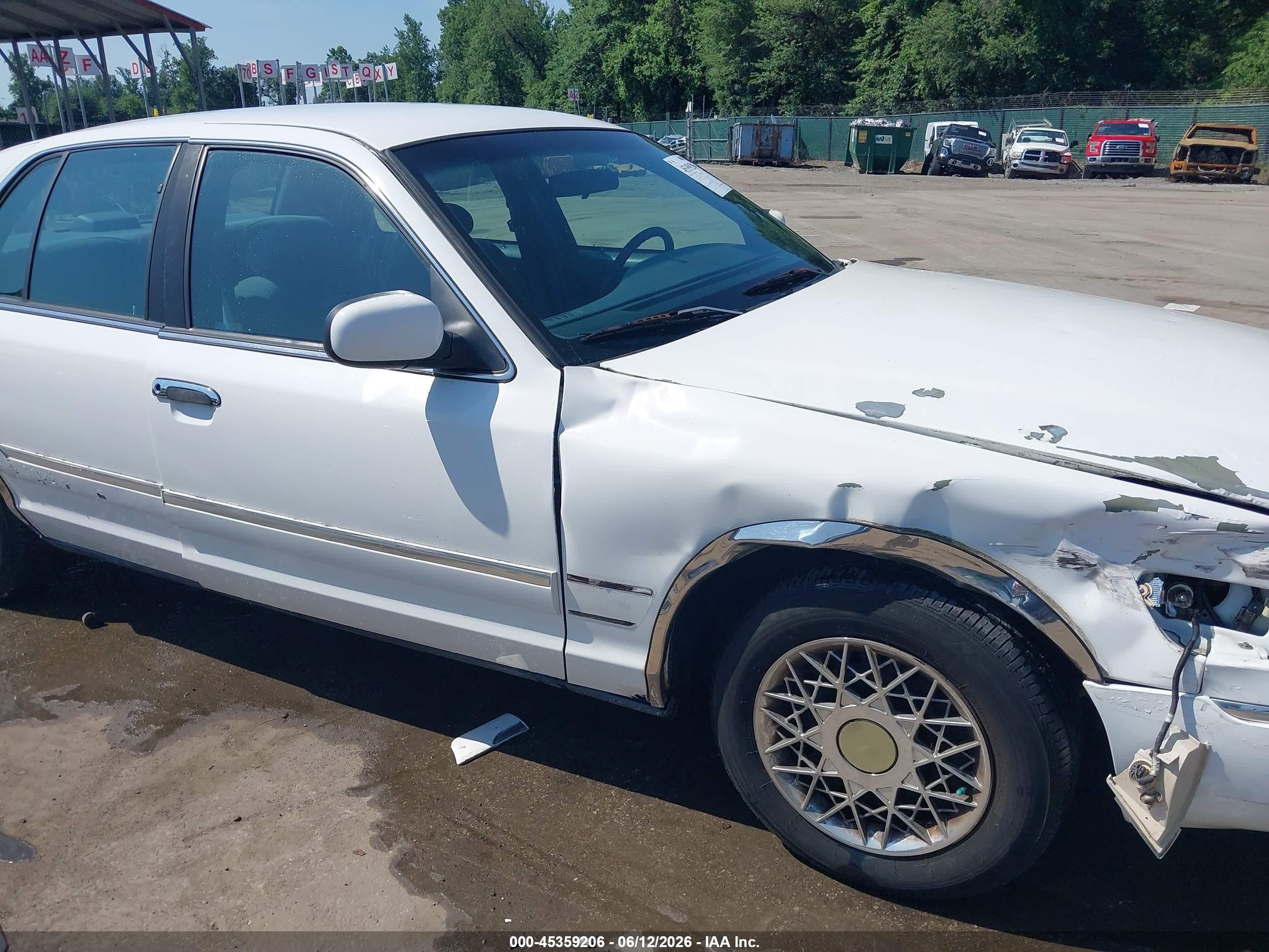 1998 Mercury Grand Marquis   Белый vin: 2MEFM74W1WX685009