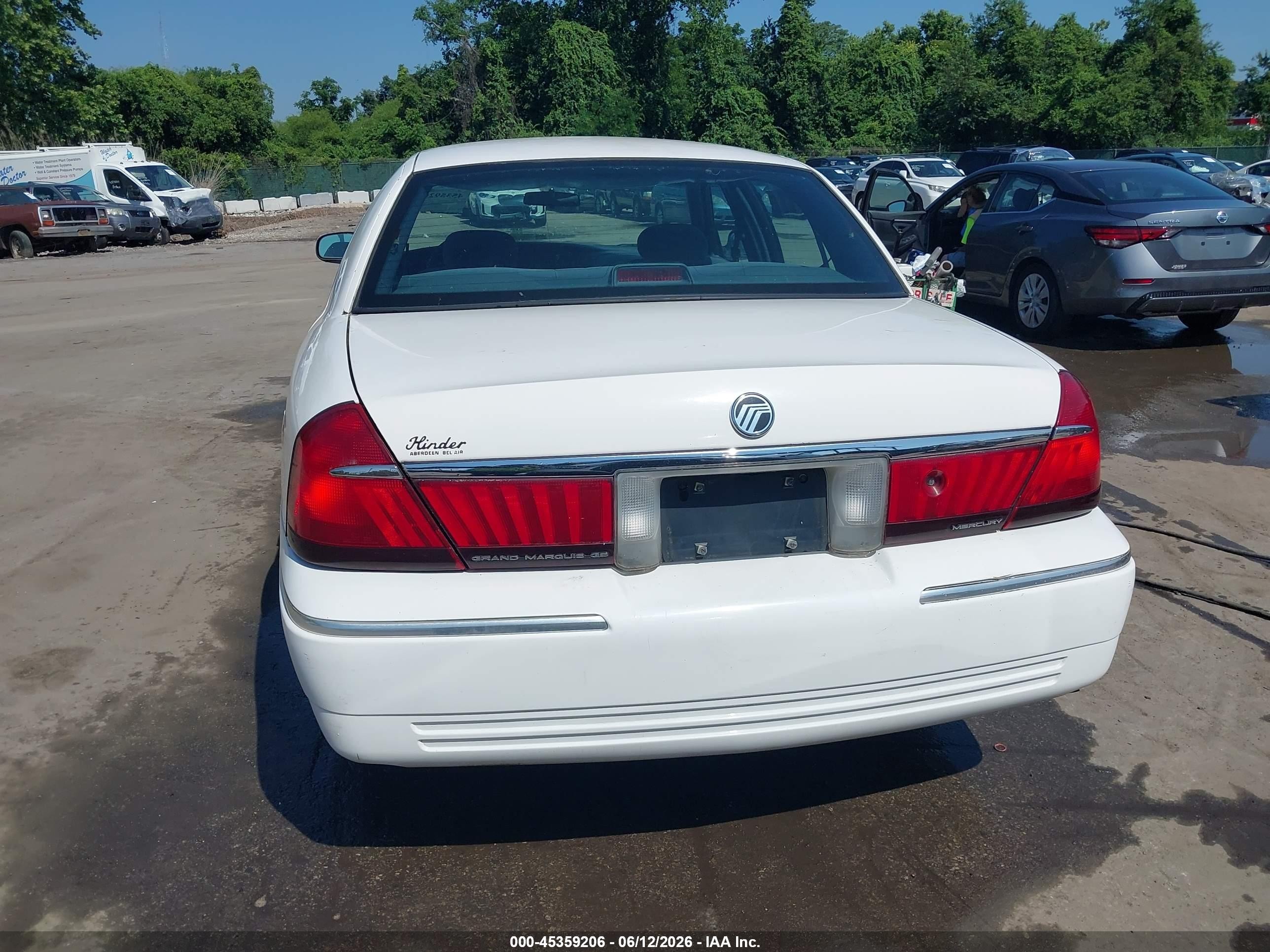 1998 Mercury Grand Marquis   Белый vin: 2MEFM74W1WX685009