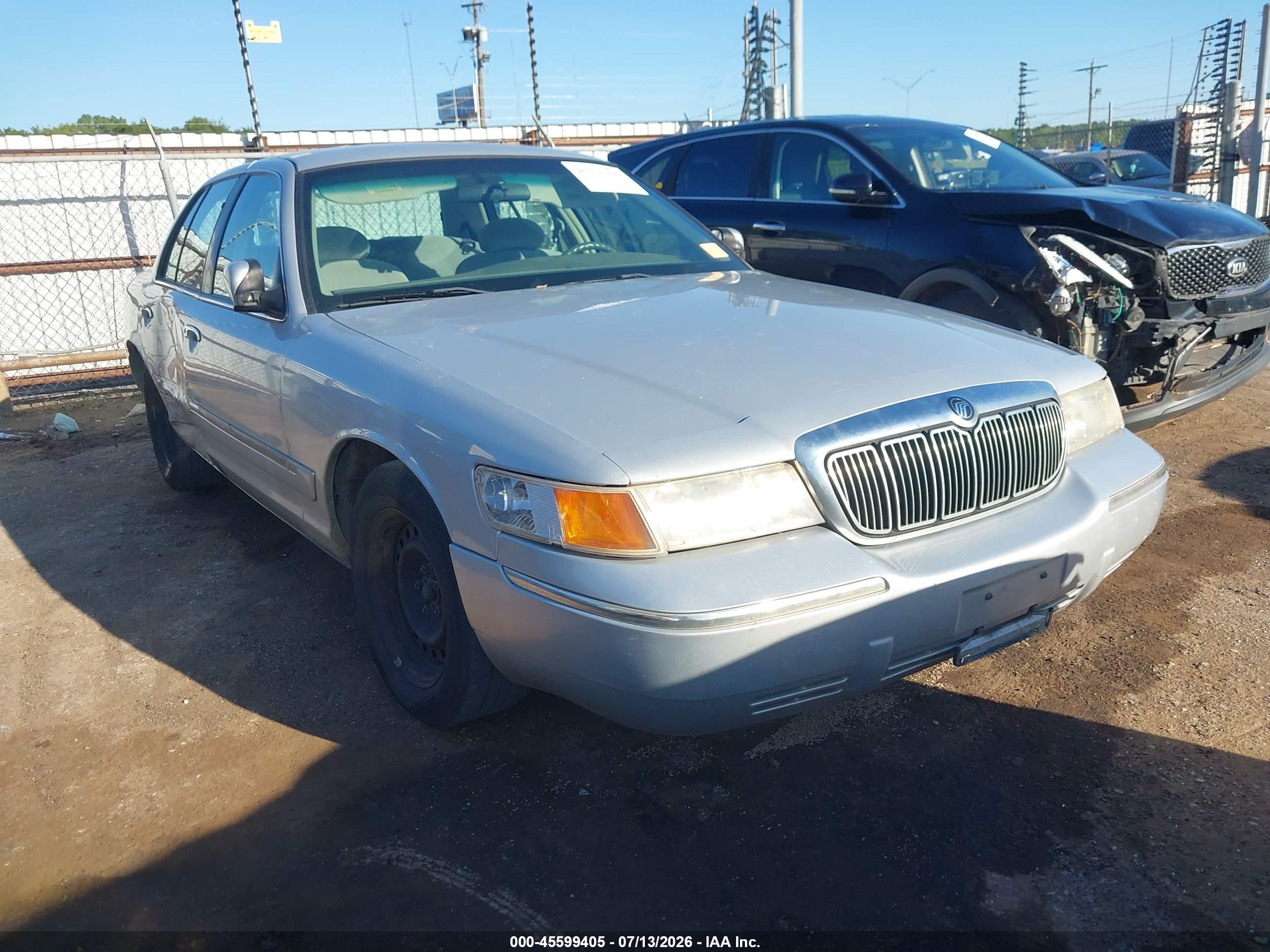 1999 Mercury Grand Marquis Gs Серебряный vin: 2MEFM74W1XX640248