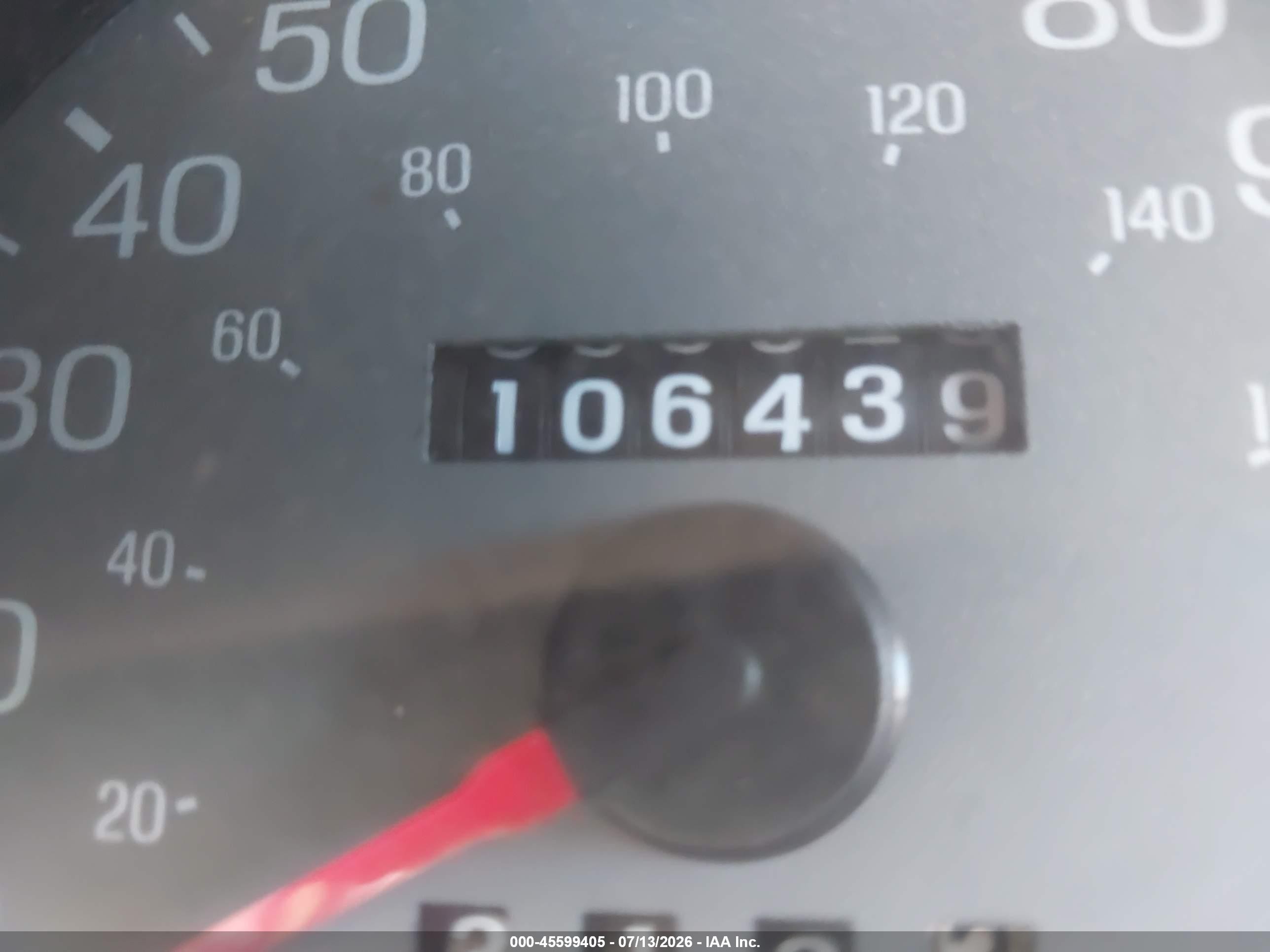 1999 Mercury Grand Marquis Gs Серебряный vin: 2MEFM74W1XX640248