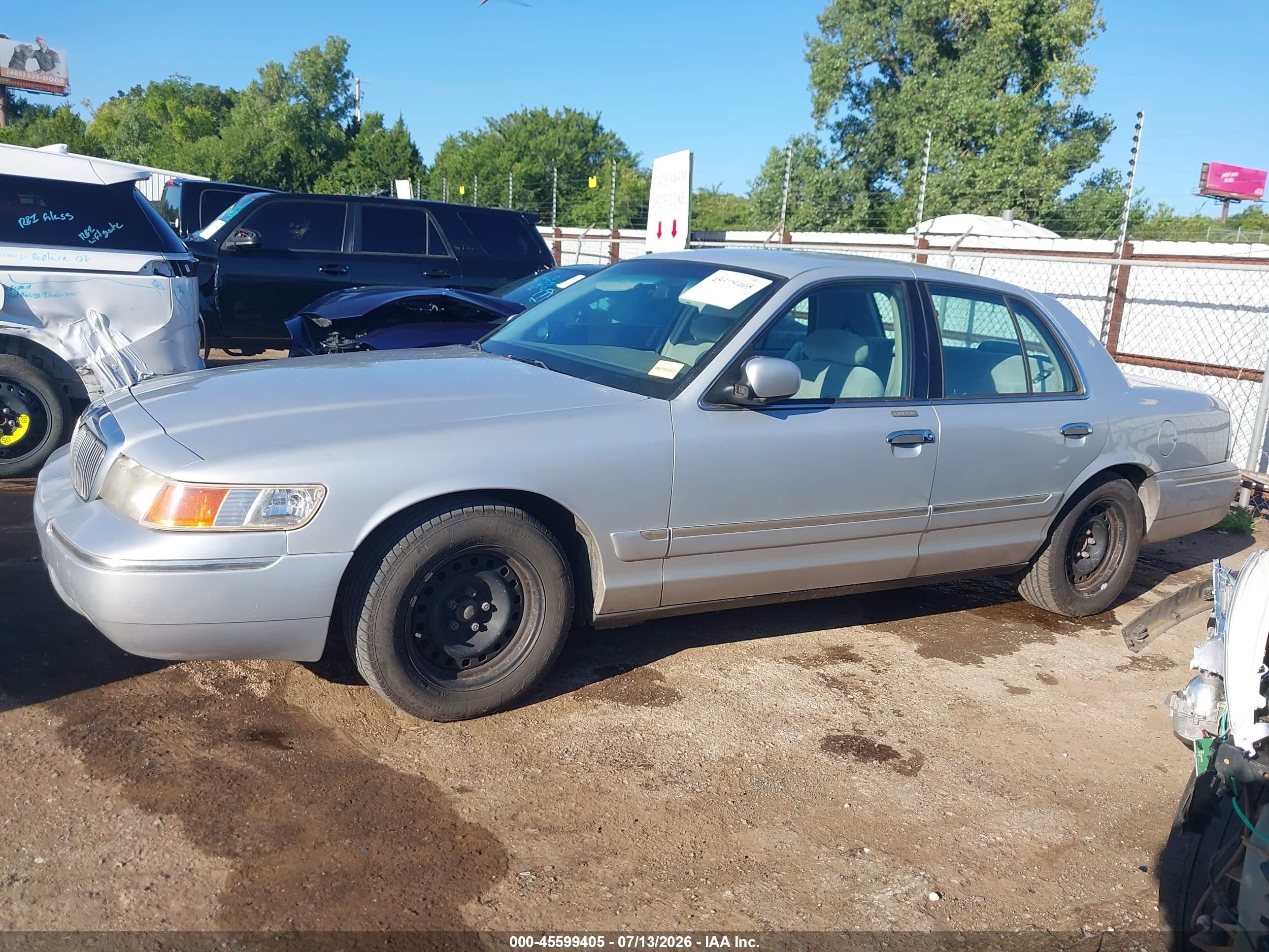 1999 Mercury Grand Marquis Gs Серебряный vin: 2MEFM74W1XX640248
