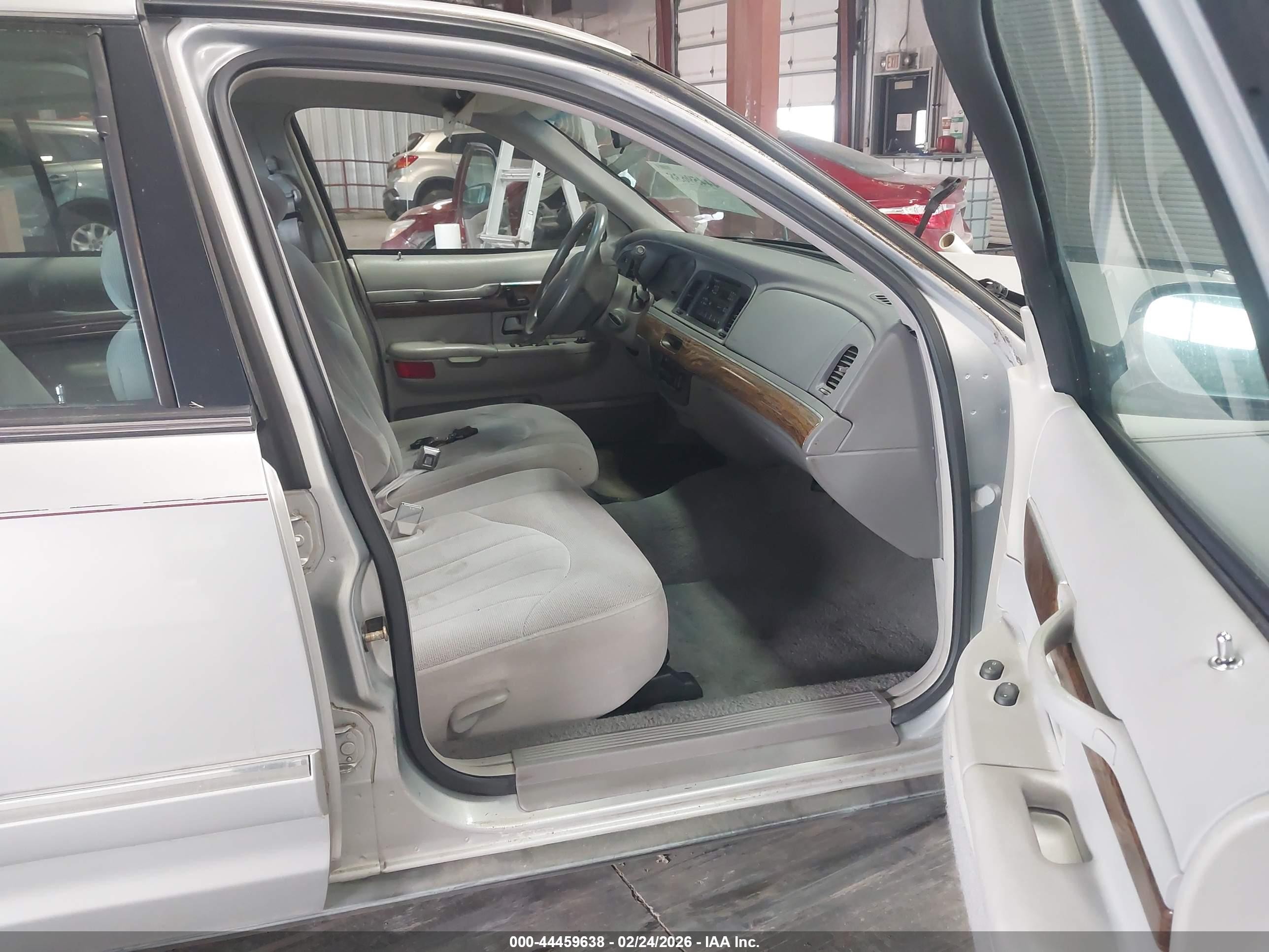 1999 Mercury Grand Marquis Gs Silver vin: 2MEFM74W1XX735604