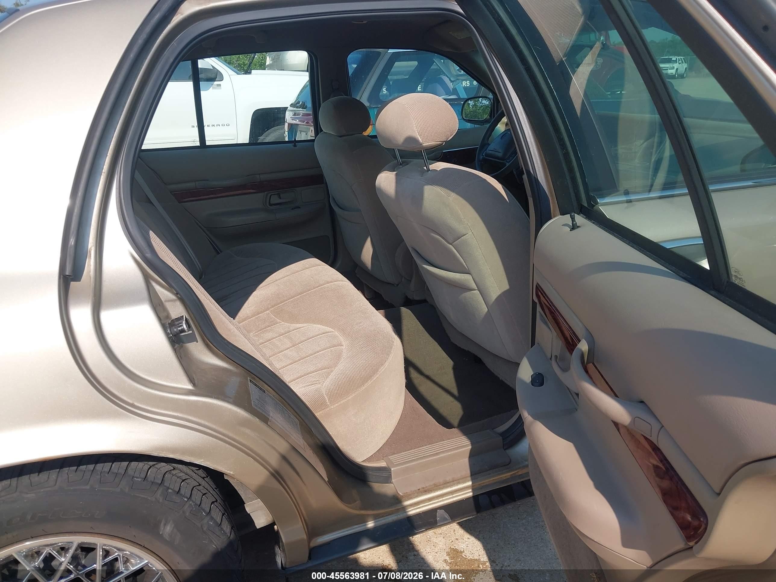2000 Mercury Grand Marquis Gs Cream vin: 2MEFM74W1YX714916