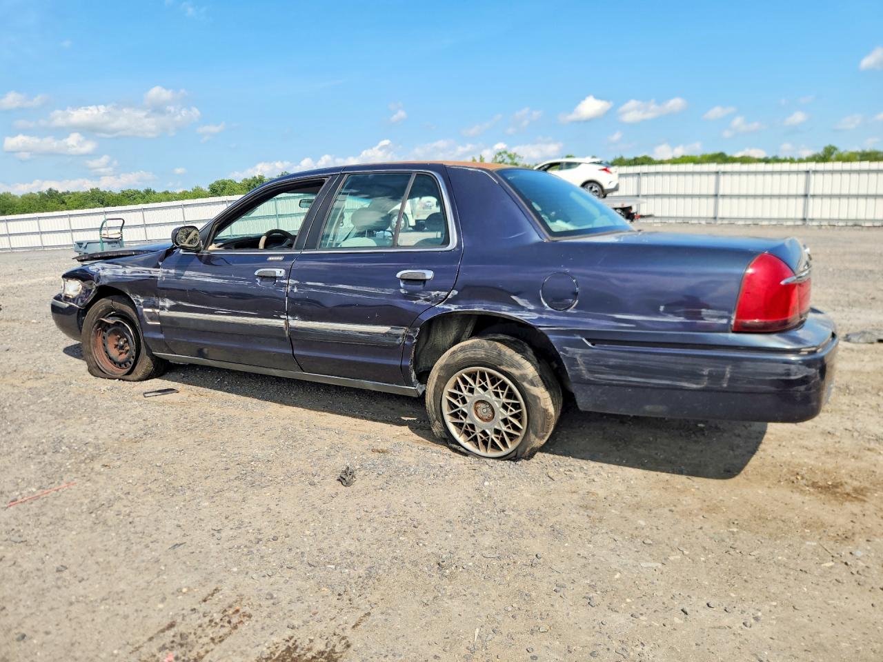 2000 Mercury Grand Marquis Gs Blue vin: 2MEFM74W1YX743039