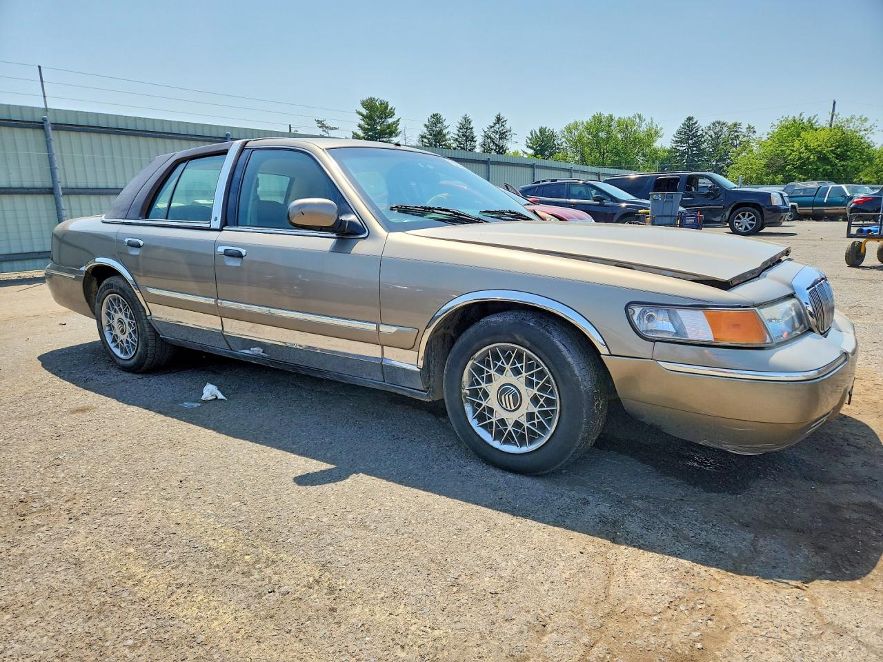 2001 Mercury Grand Marquis Gs Tan vin: 2MEFM74W21X623613