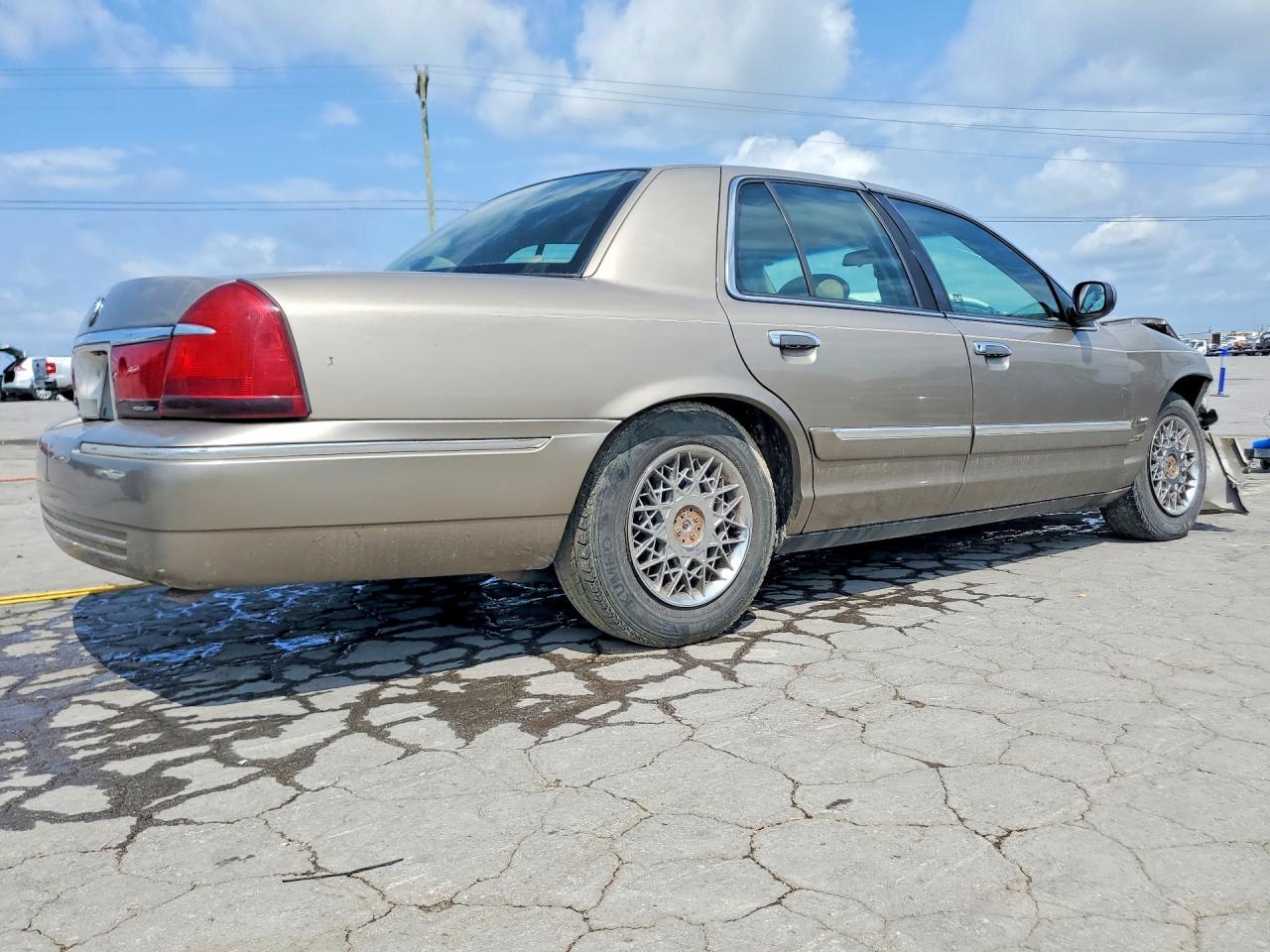 2002 Mercury Grand Marquis Gs Tan vin: 2MEFM74W22X608577