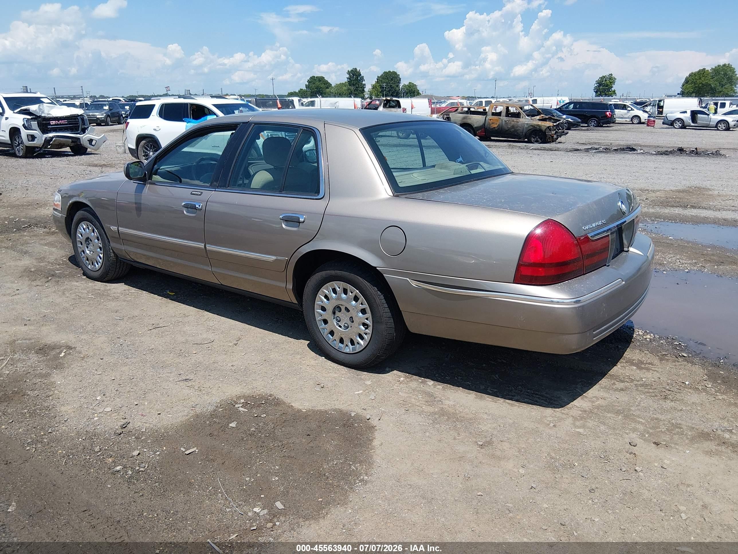 2003 Mercury Grand Marquis Gs Beige vin: 2MEFM74W23X614963