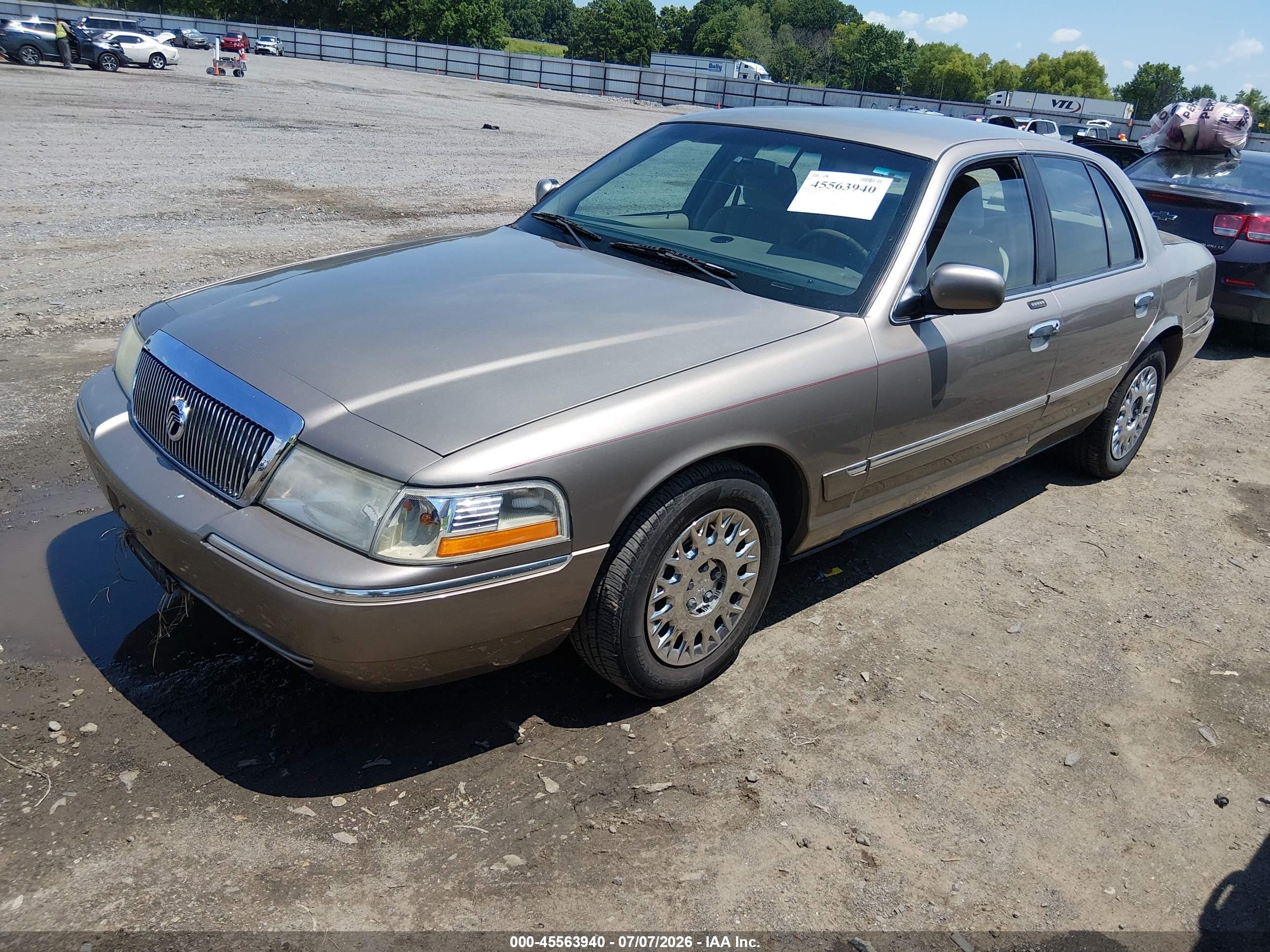 2003 Mercury Grand Marquis Gs Beige vin: 2MEFM74W23X614963