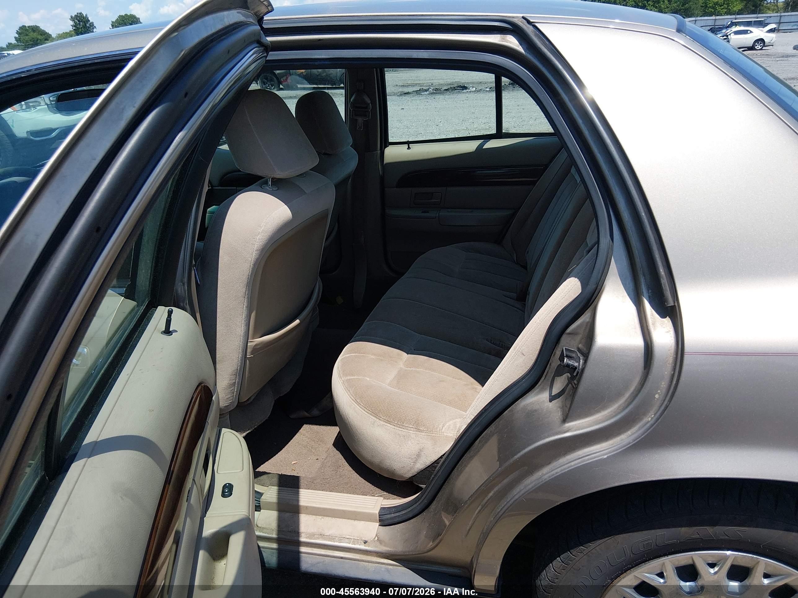 2003 Mercury Grand Marquis Gs Beige vin: 2MEFM74W23X614963