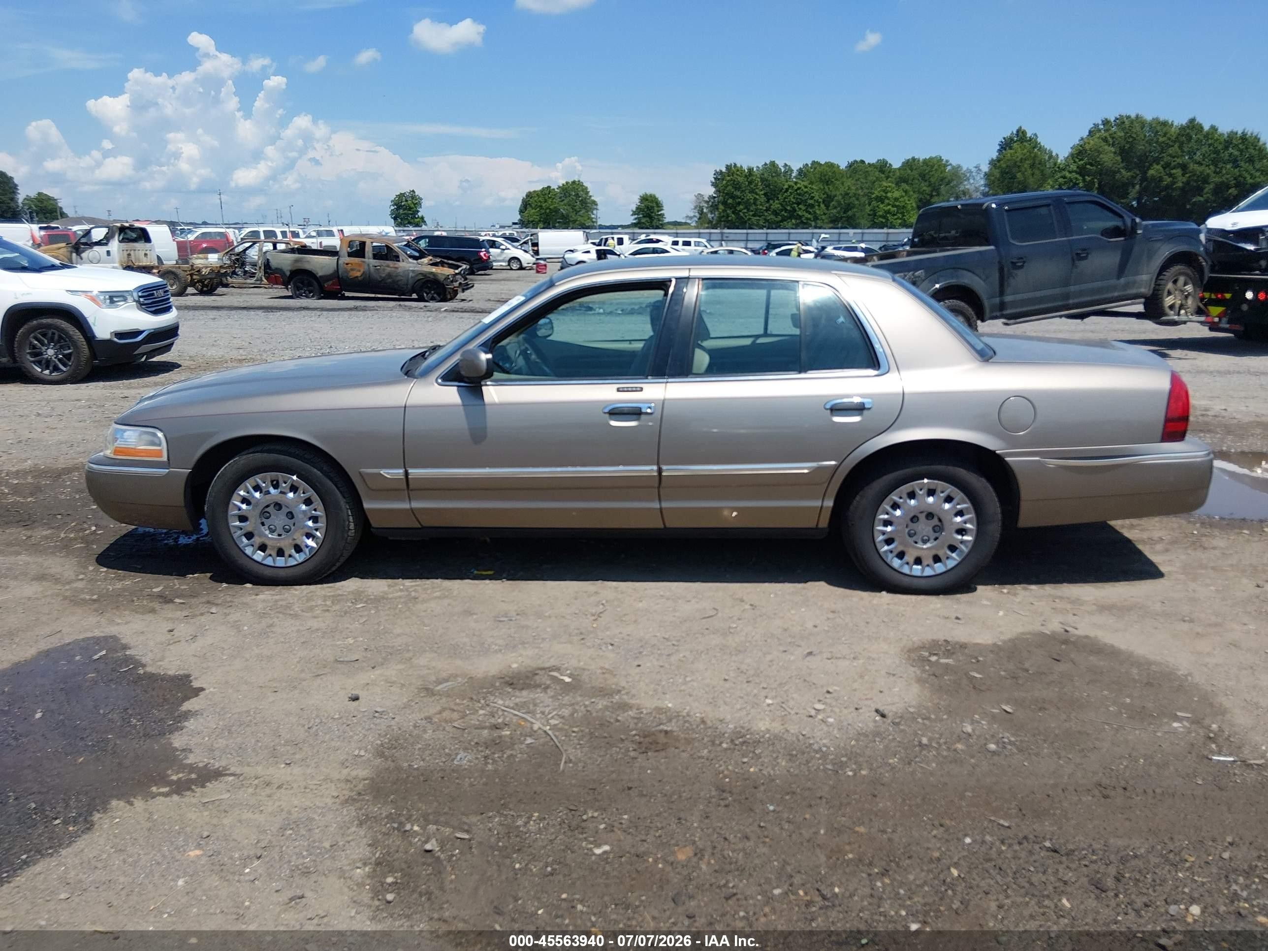 2003 Mercury Grand Marquis Gs Beige vin: 2MEFM74W23X614963
