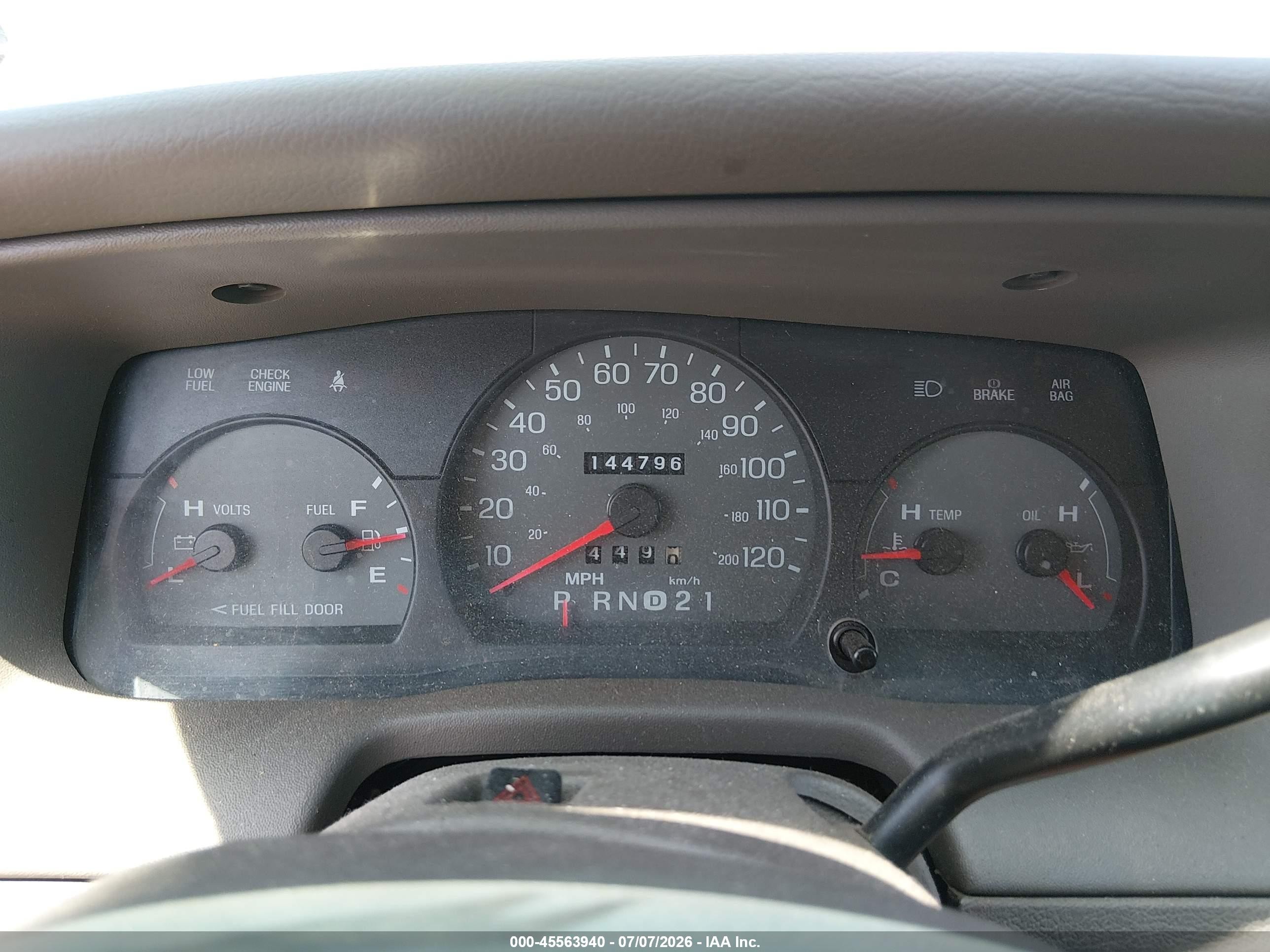2003 Mercury Grand Marquis Gs Beige vin: 2MEFM74W23X614963