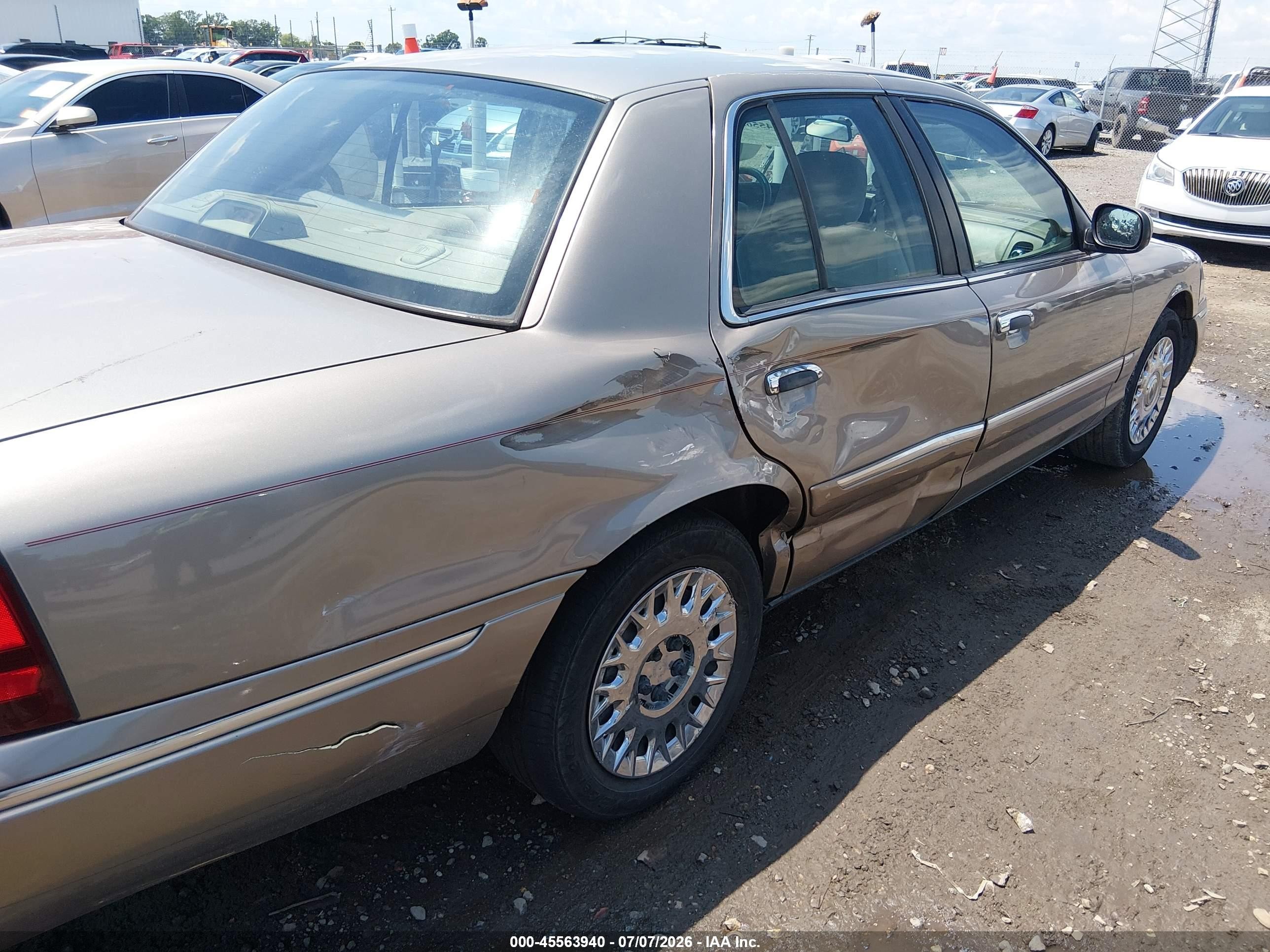 2003 Mercury Grand Marquis Gs Beige vin: 2MEFM74W23X614963