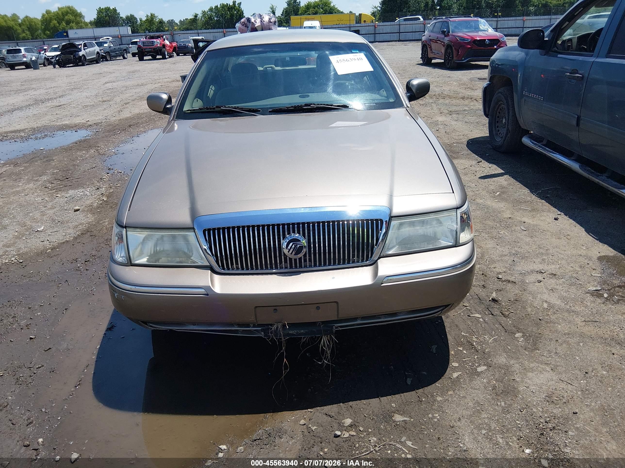 2003 Mercury Grand Marquis Gs Beige vin: 2MEFM74W23X614963