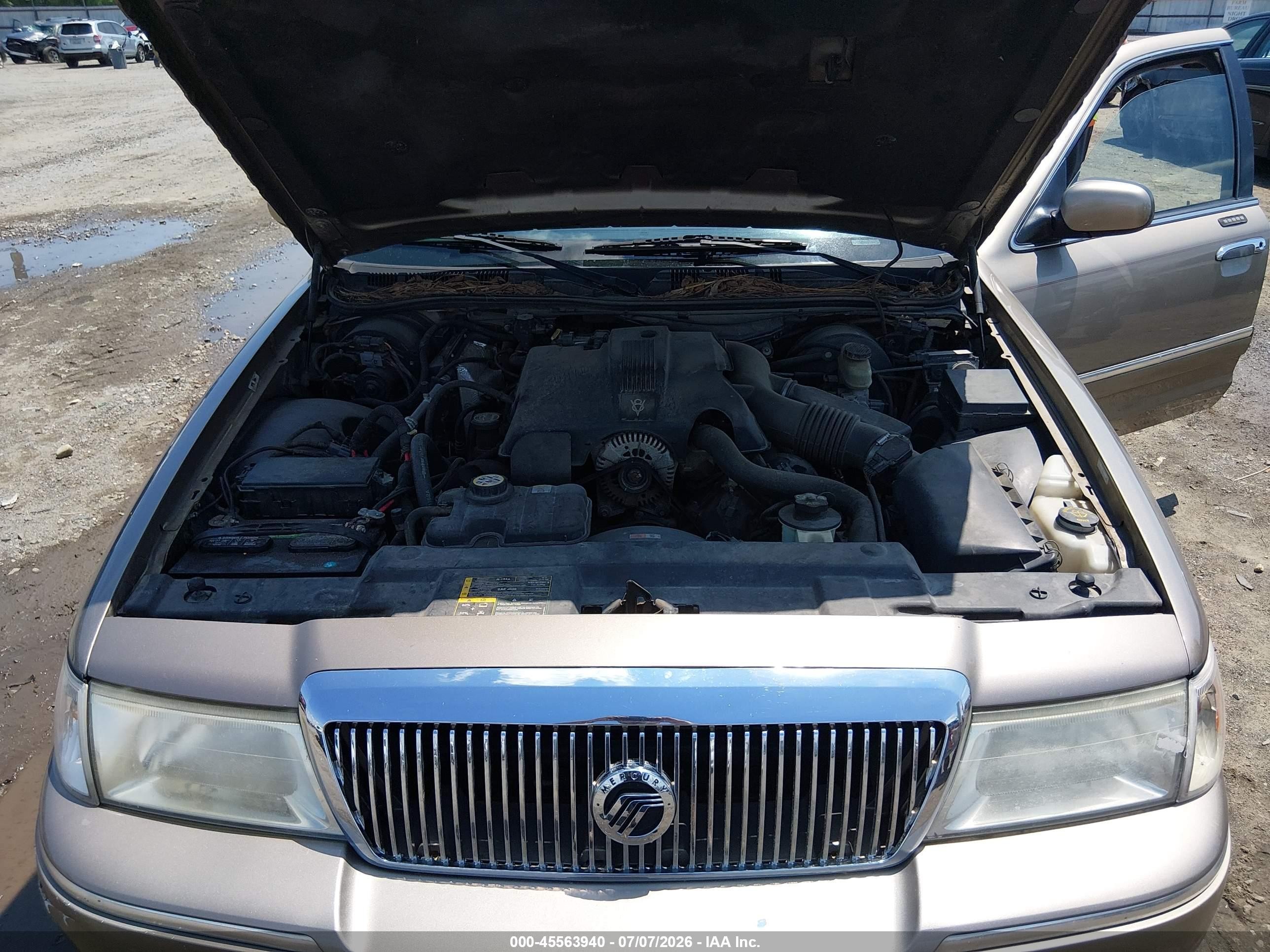 2003 Mercury Grand Marquis Gs Beige vin: 2MEFM74W23X614963