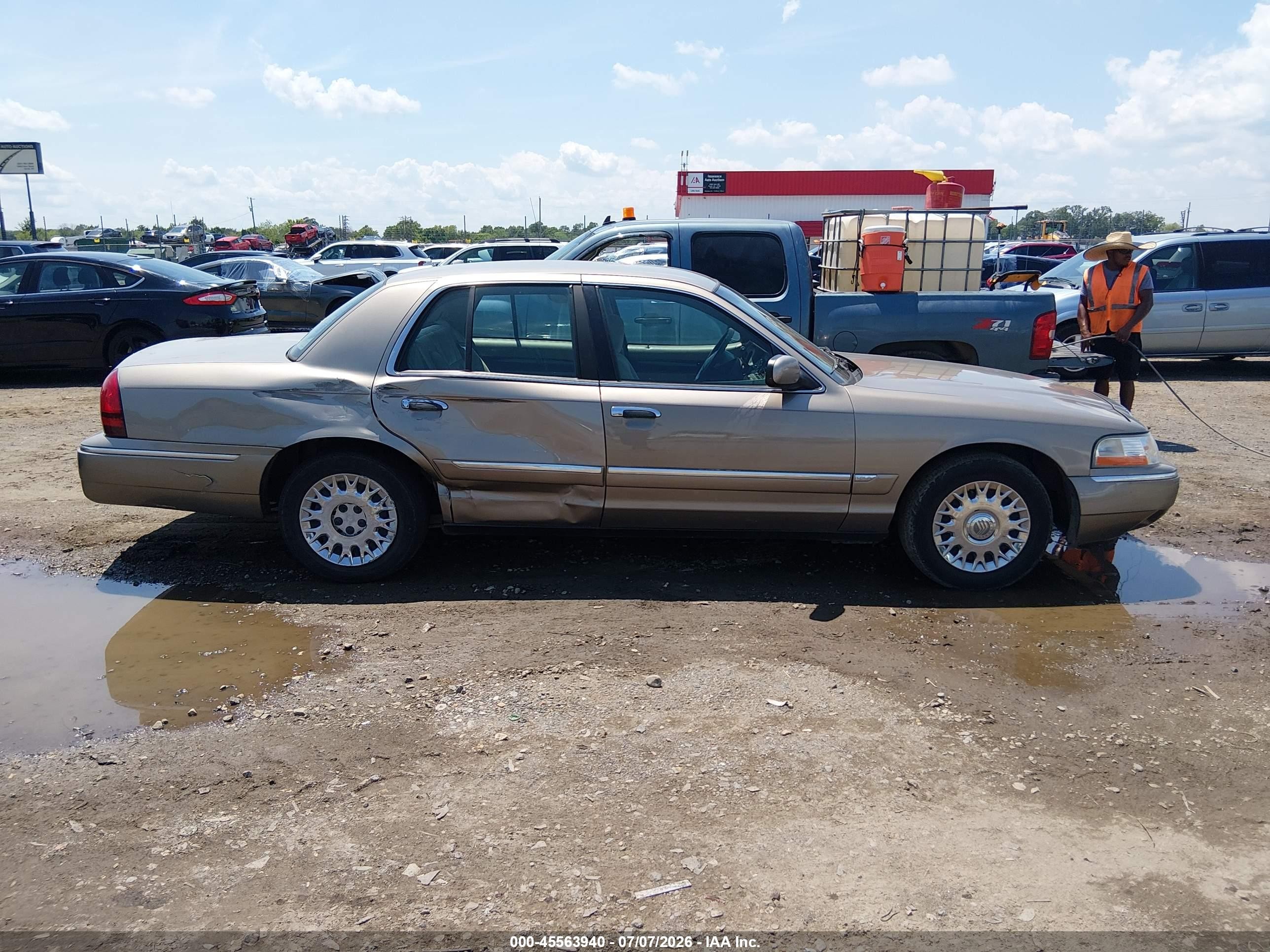2003 Mercury Grand Marquis Gs Beige vin: 2MEFM74W23X614963