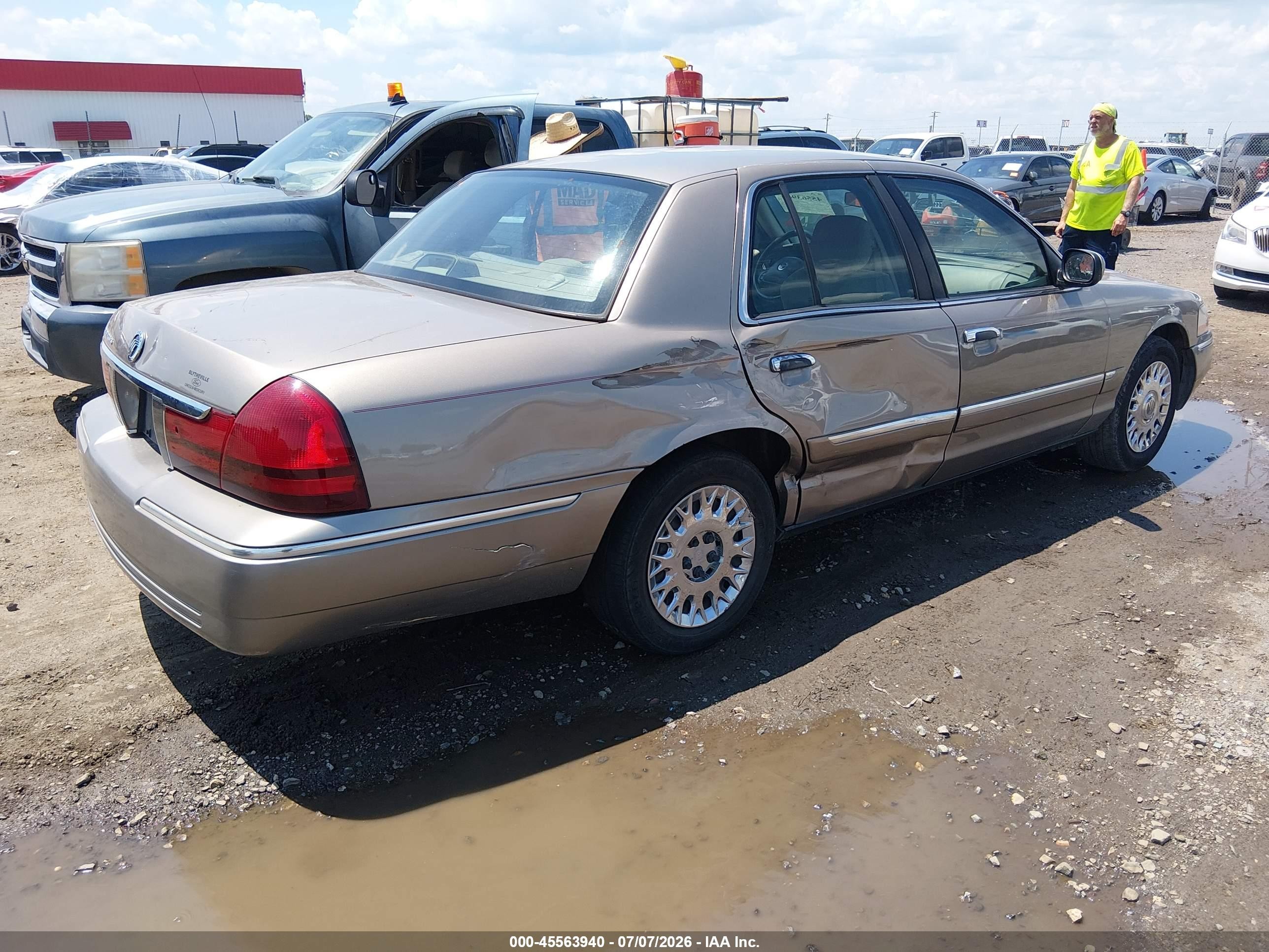 2003 Mercury Grand Marquis Gs Beige vin: 2MEFM74W23X614963