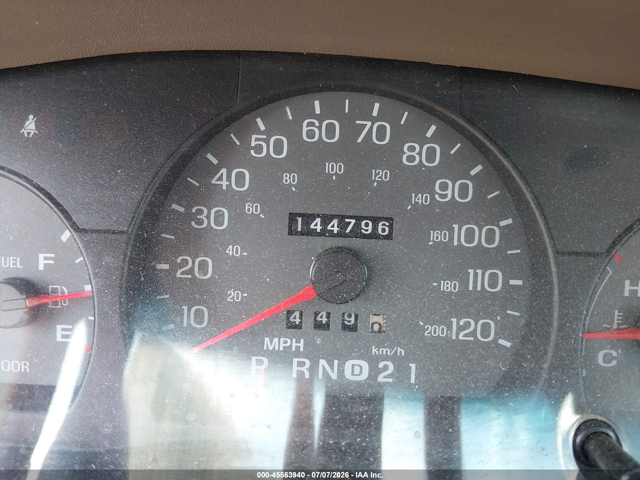 2003 Mercury Grand Marquis Gs Beige vin: 2MEFM74W23X614963