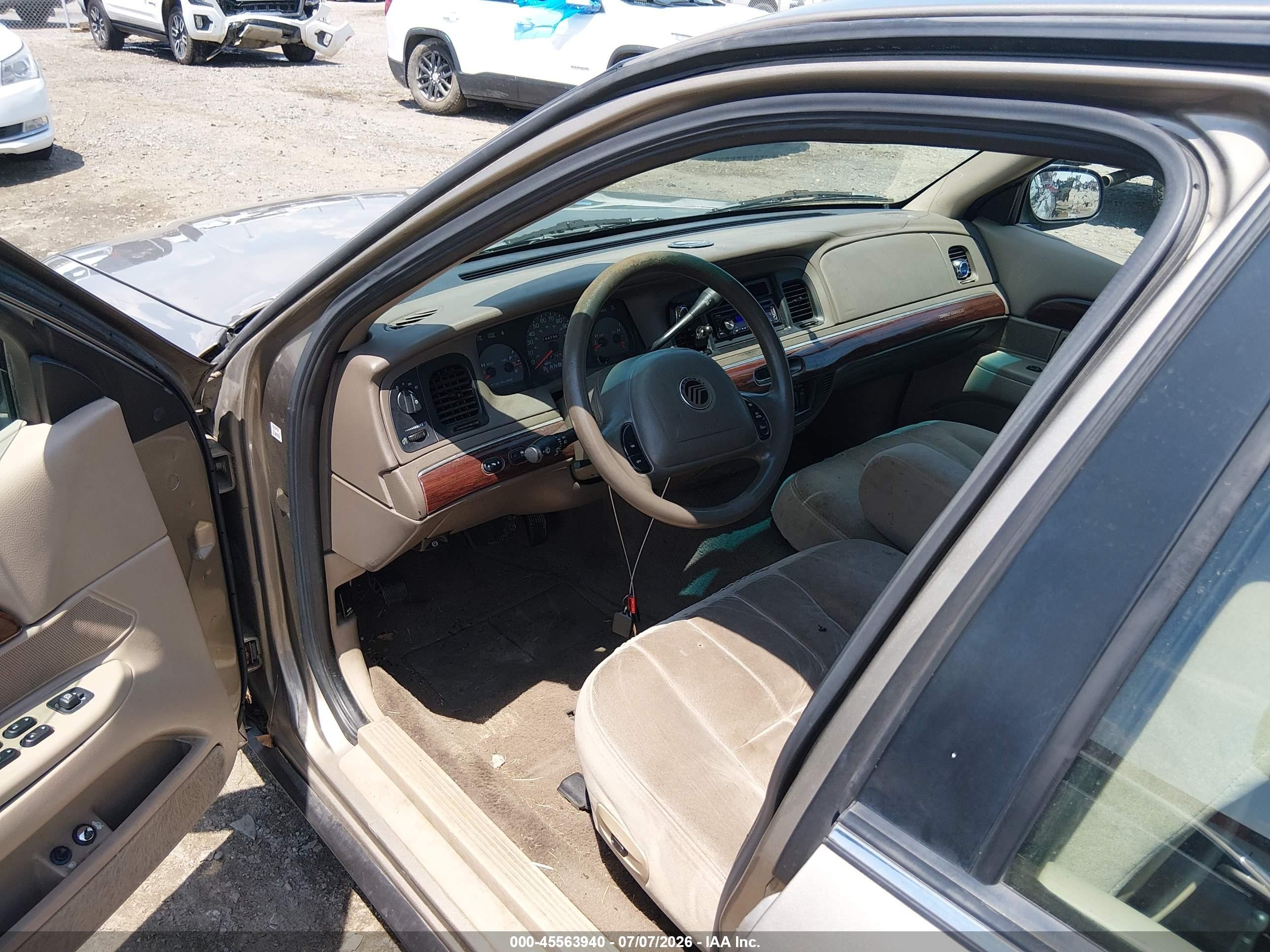 2003 Mercury Grand Marquis Gs Beige vin: 2MEFM74W23X614963