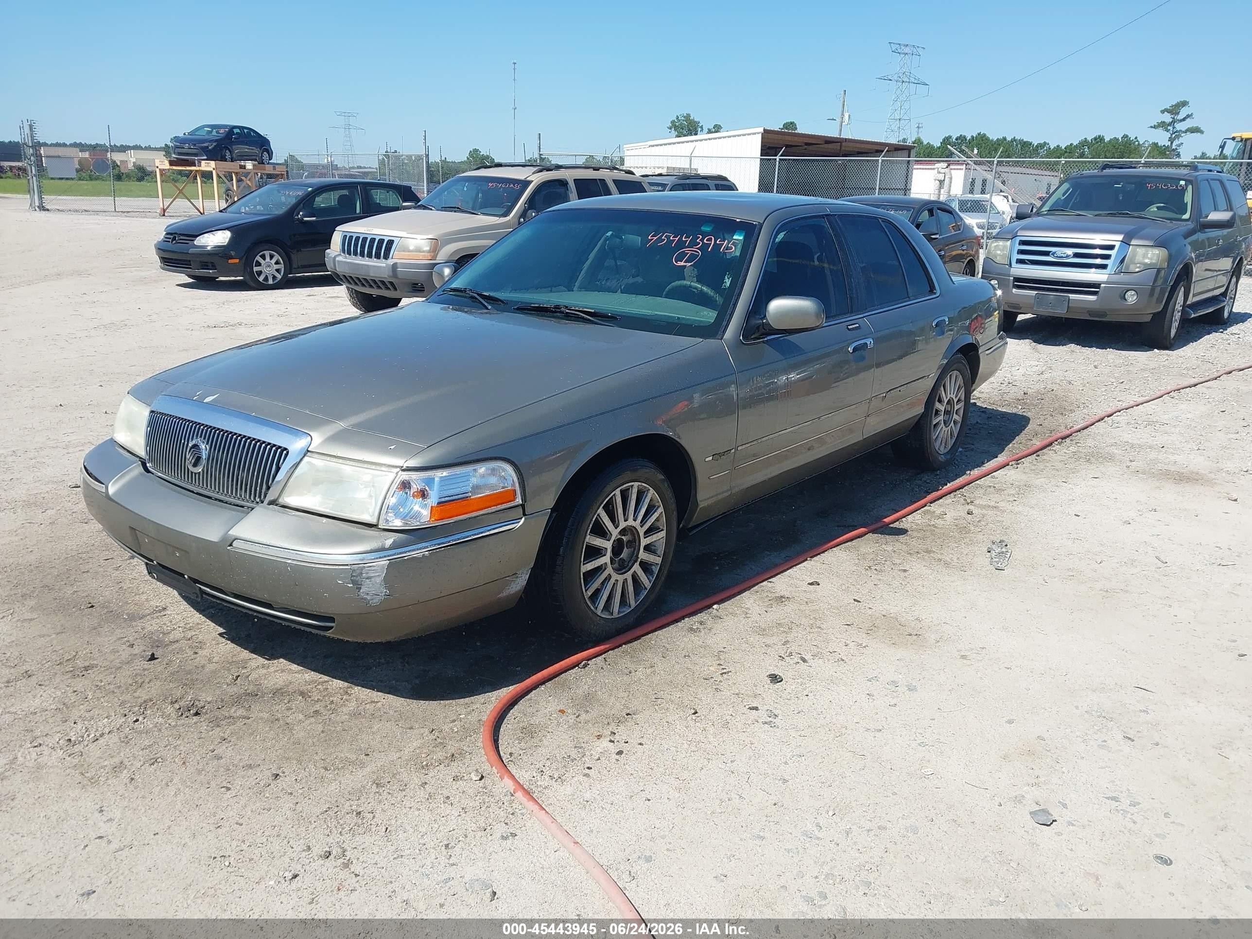 2003 Mercury Grand Marquis Gs Серый vin: 2MEFM74W23X624103