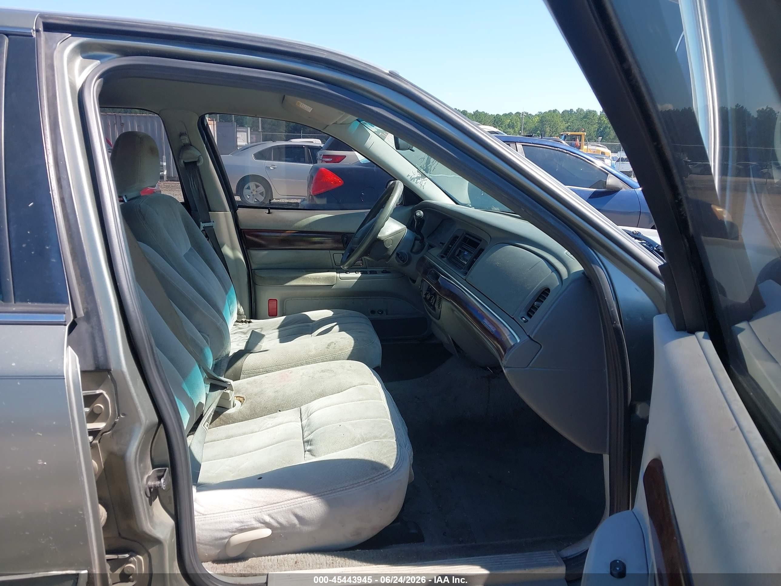 2003 Mercury Grand Marquis Gs Серый vin: 2MEFM74W23X624103