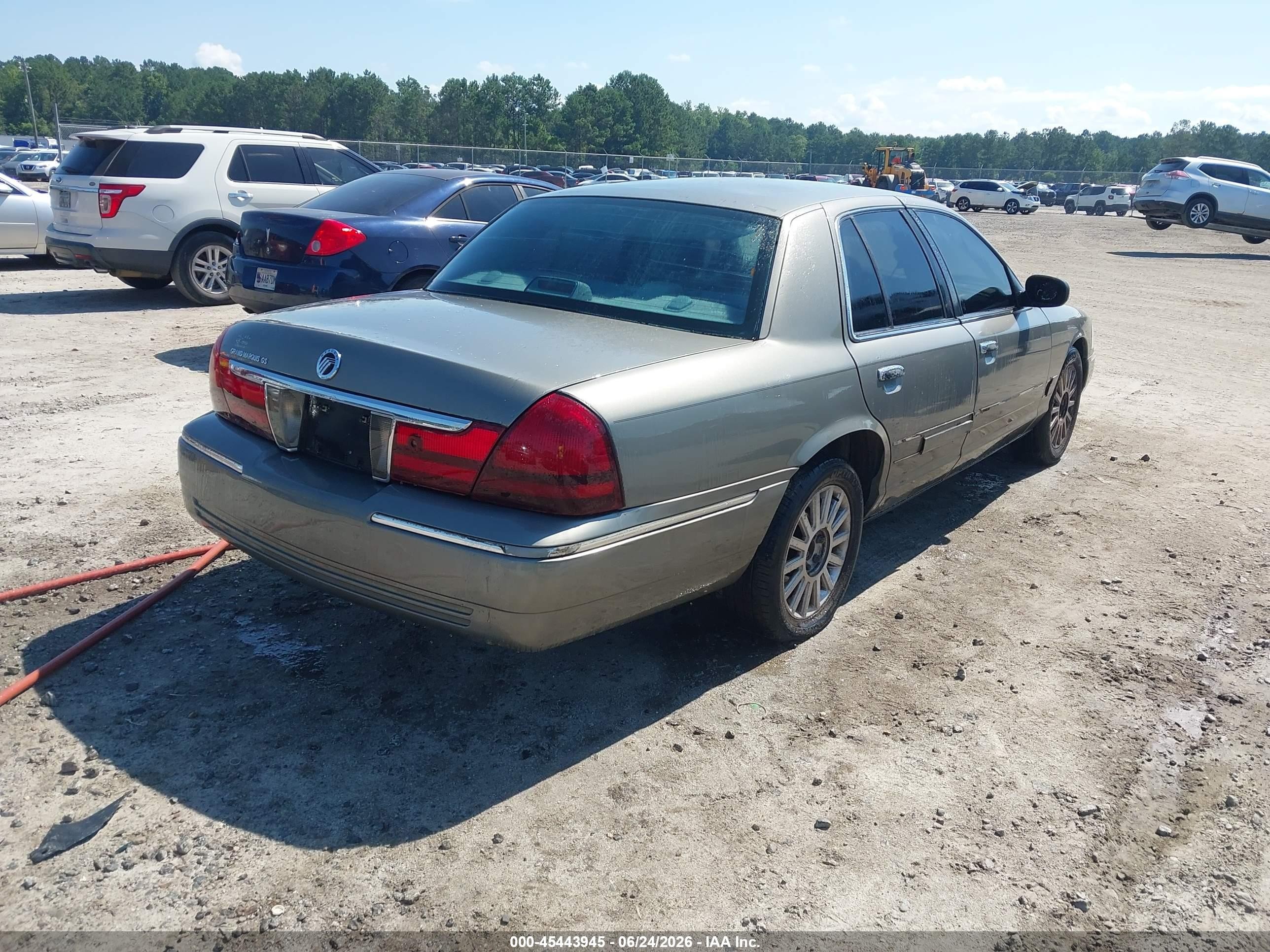 2003 Mercury Grand Marquis Gs Серый vin: 2MEFM74W23X624103