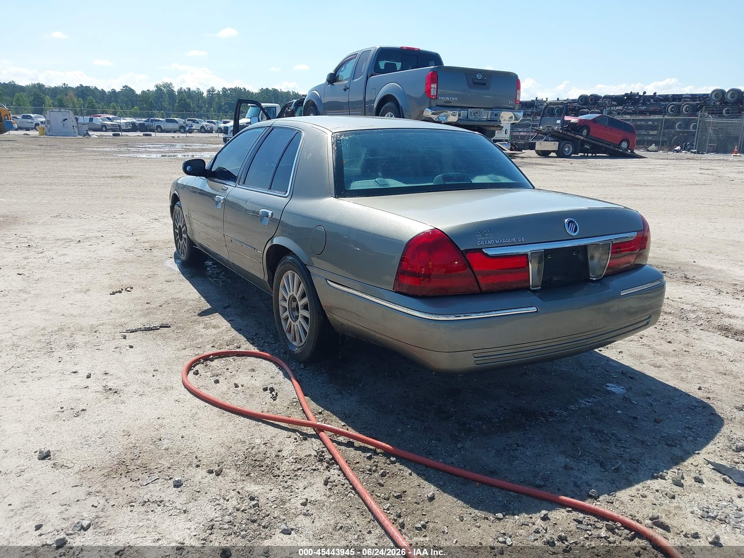 2003 Mercury Grand Marquis Gs Серый vin: 2MEFM74W23X624103