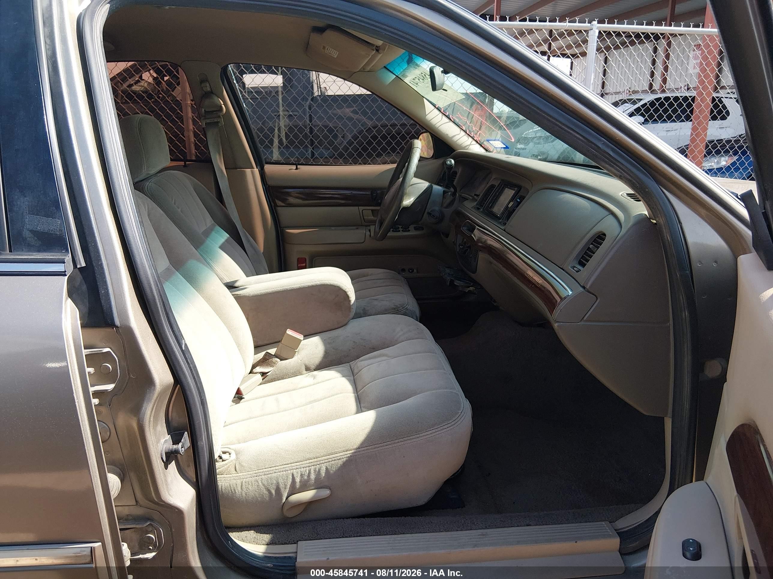2003 Mercury Grand Marquis Gs Beige vin: 2MEFM74W23X637823