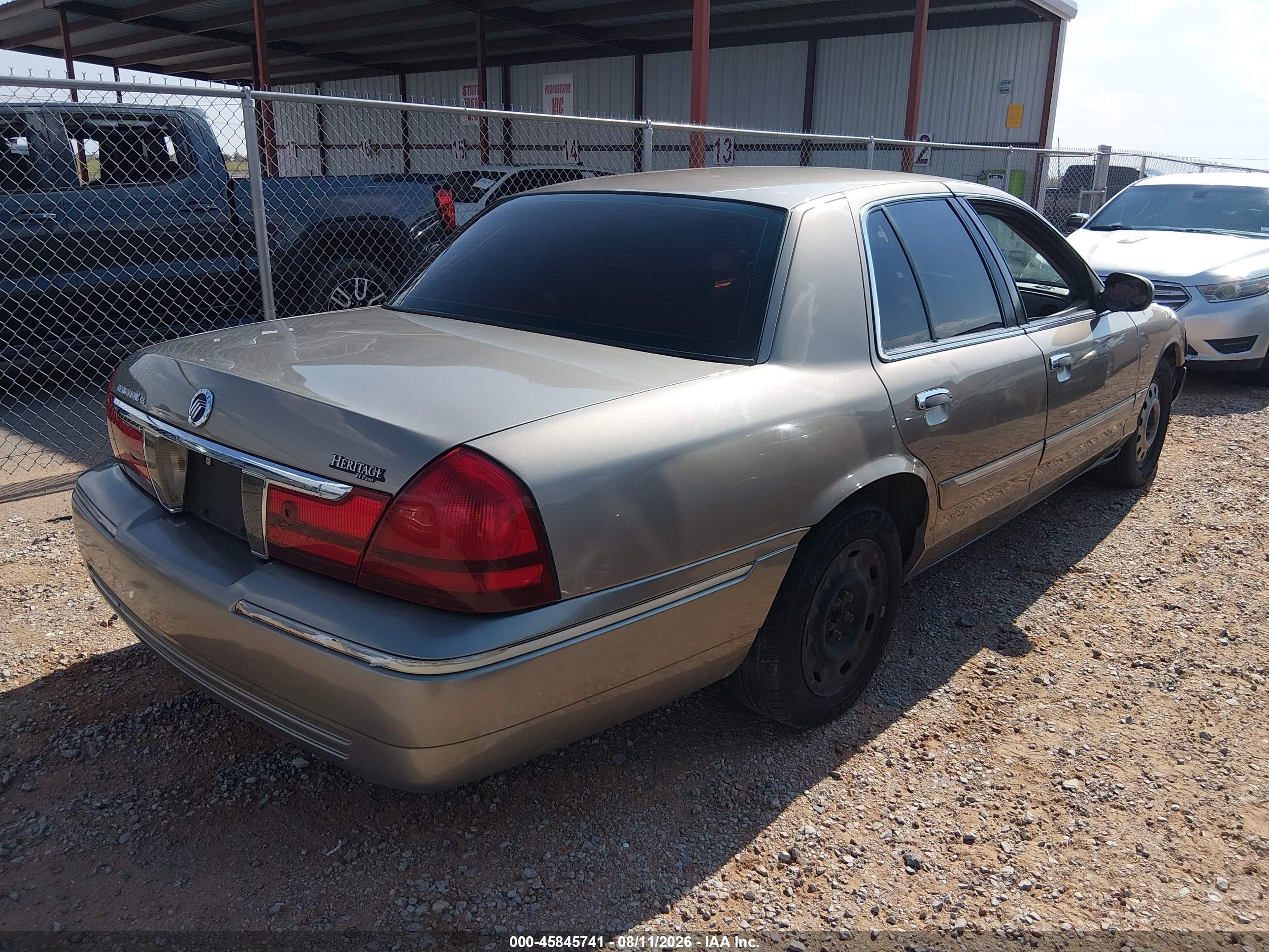 2003 Mercury Grand Marquis Gs Beige vin: 2MEFM74W23X637823